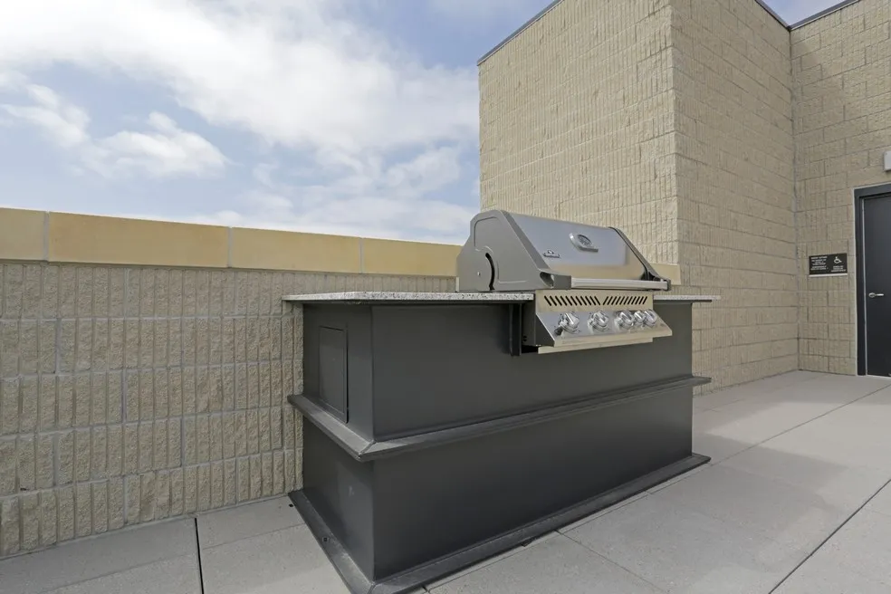white kitchen at 1819 Lofts in Wicker Park Chicago