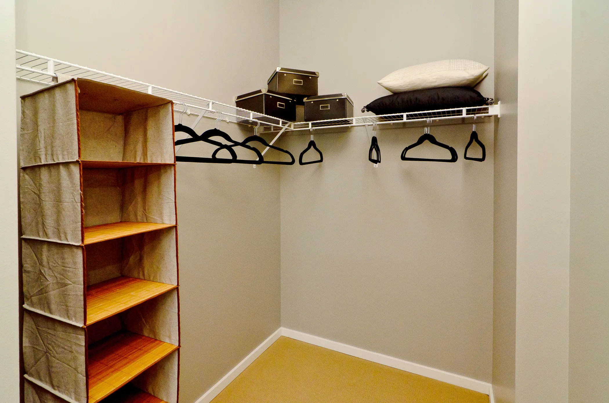 dining room at Roosevelt Collection Lofts in the South Loop