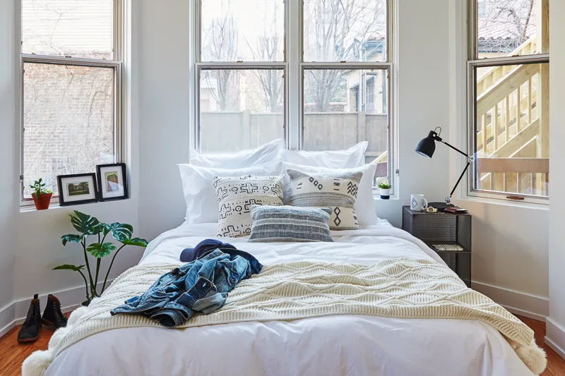 bedroom at Common Briar Apartments in Lakeview