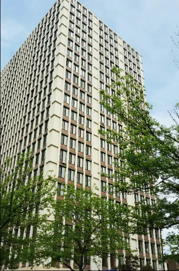 exterior of apartment building in Chicago South Shore neighborhood