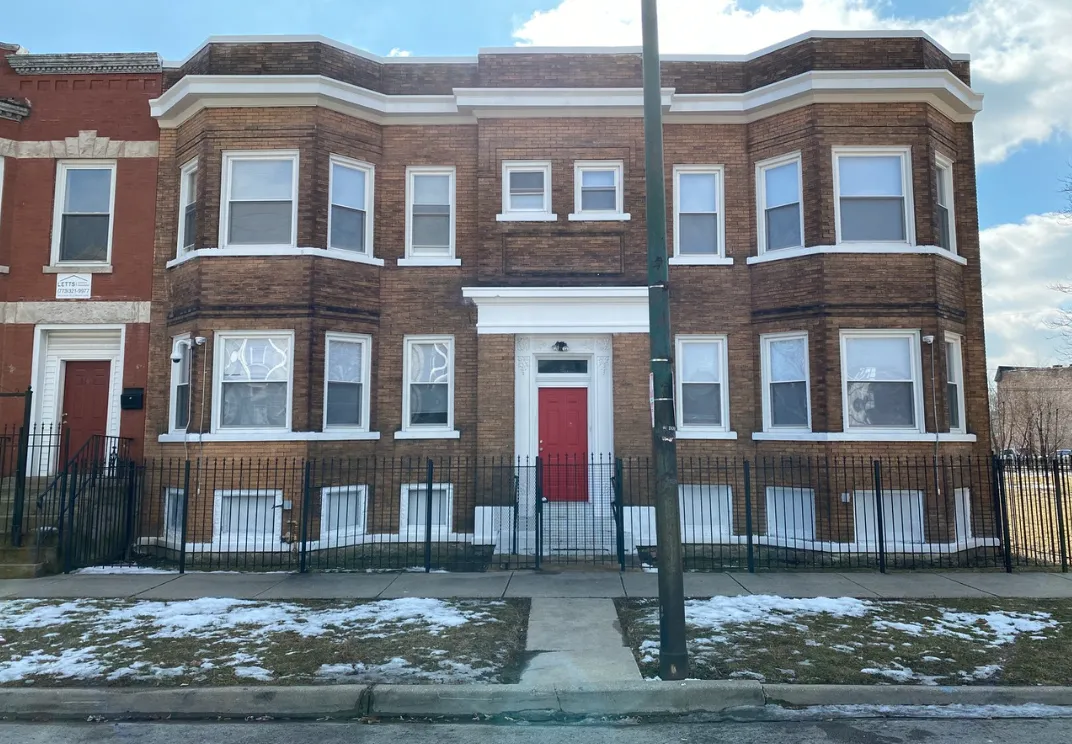 brick 4-flat apartment building in East Garfield Park neighborhood of Chicago, IL
