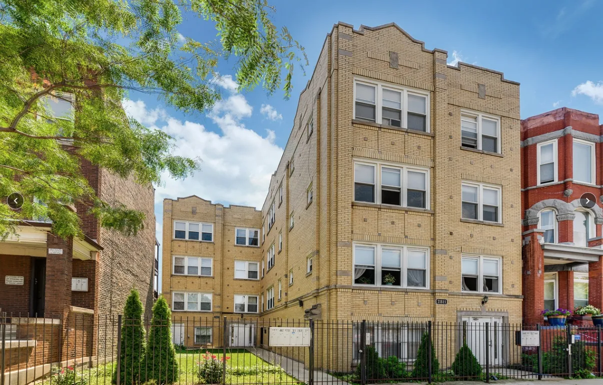 brick apartment building exterior at 2809 W. Washington Blvd in Chicago, IL