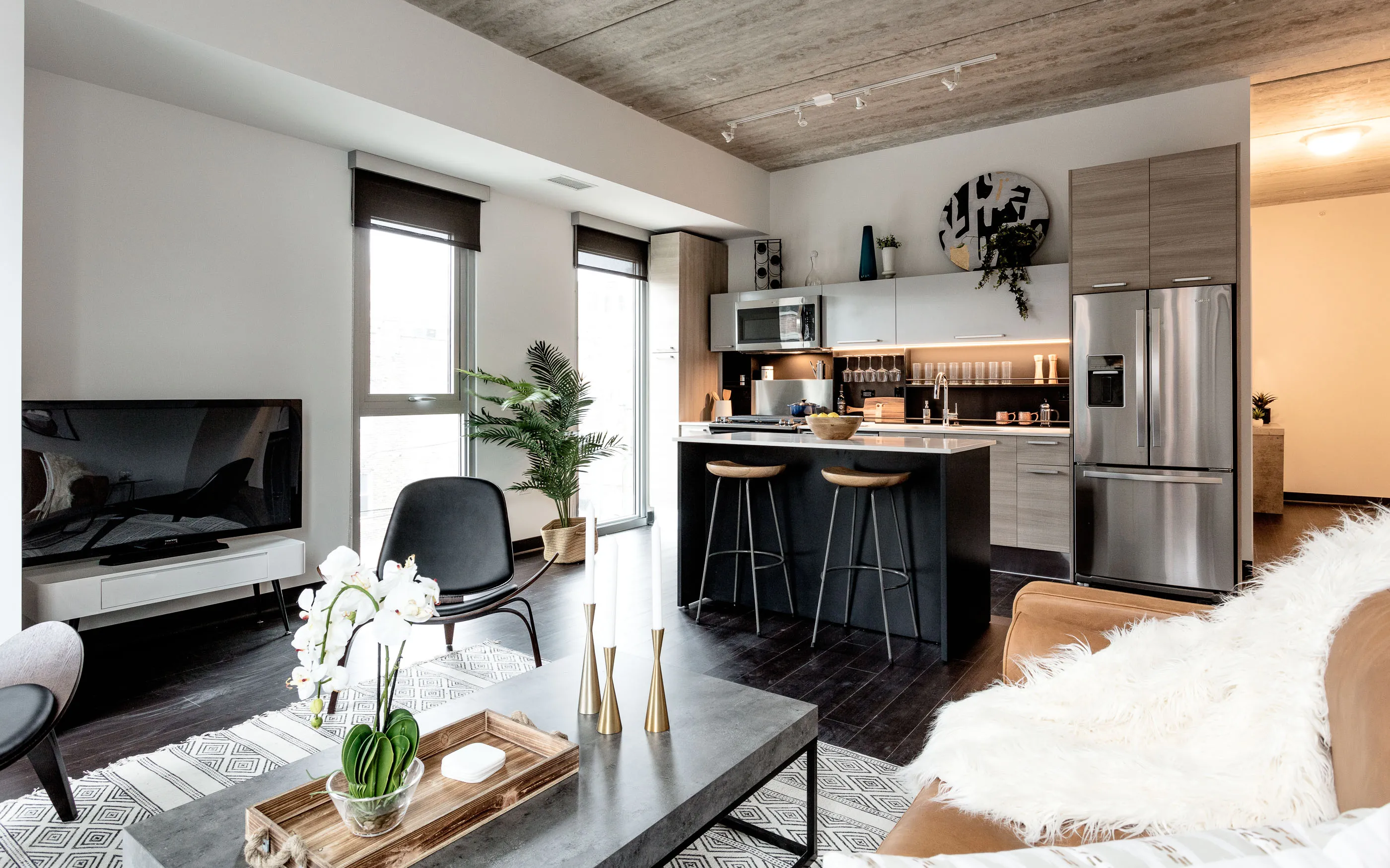 kitchen model at Seven 10 West Apartments in River West Chicago