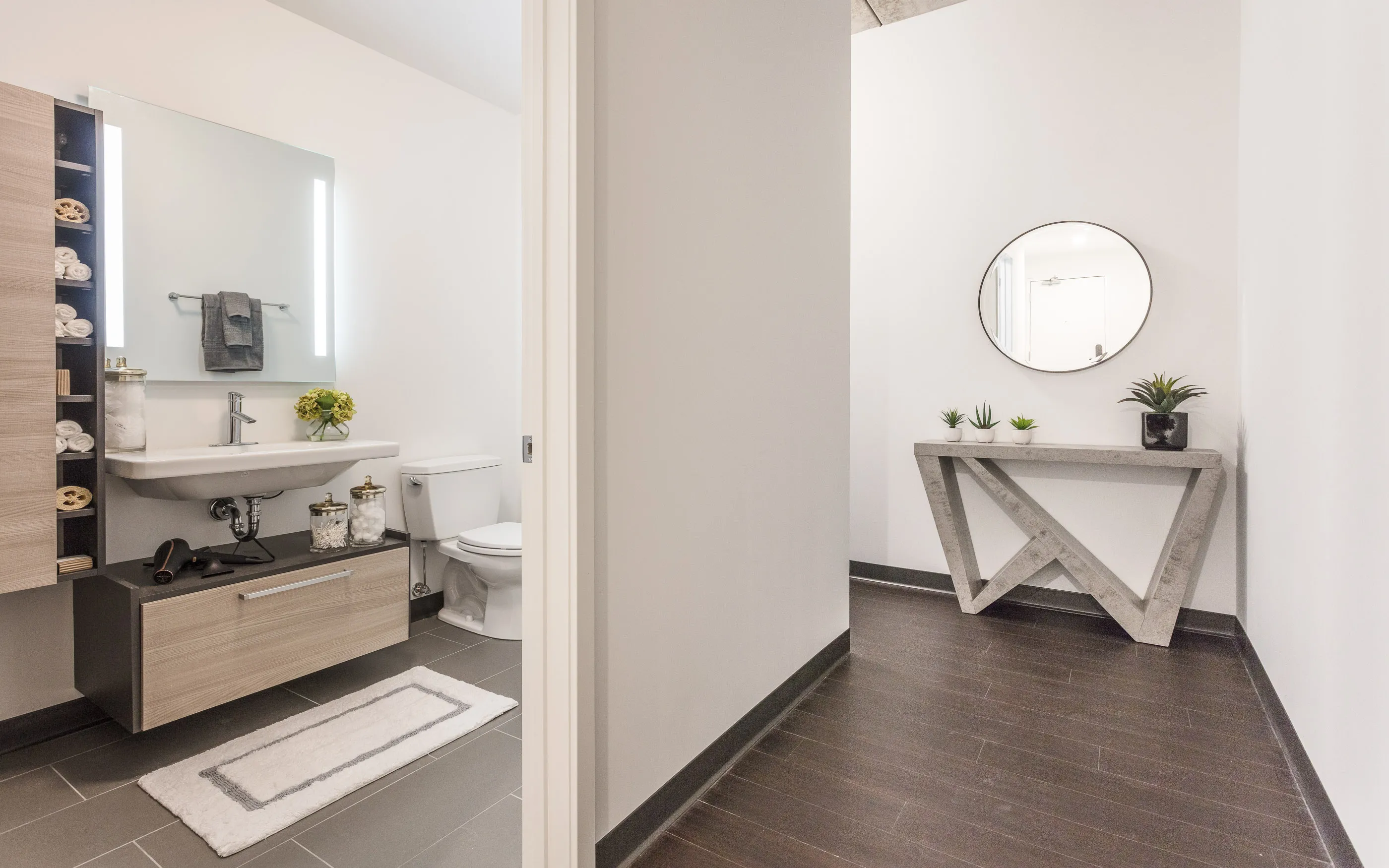 kitchen model at Seven 10 West Apartments in River West Chicago