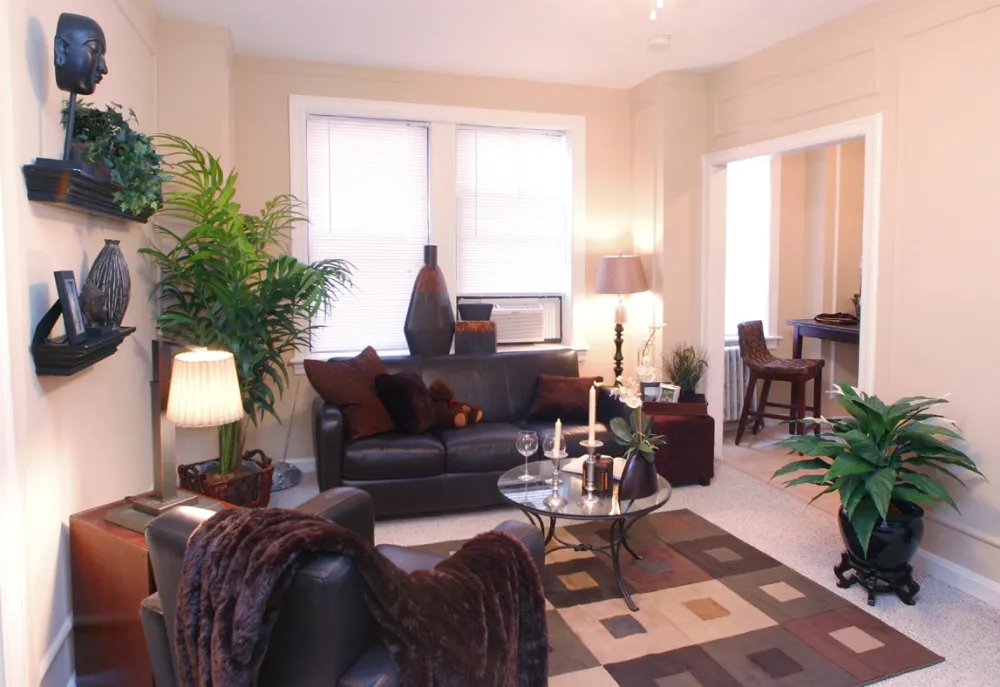 landscaped courtyard at Shorewind Towers Apartments in South Shore Chicago