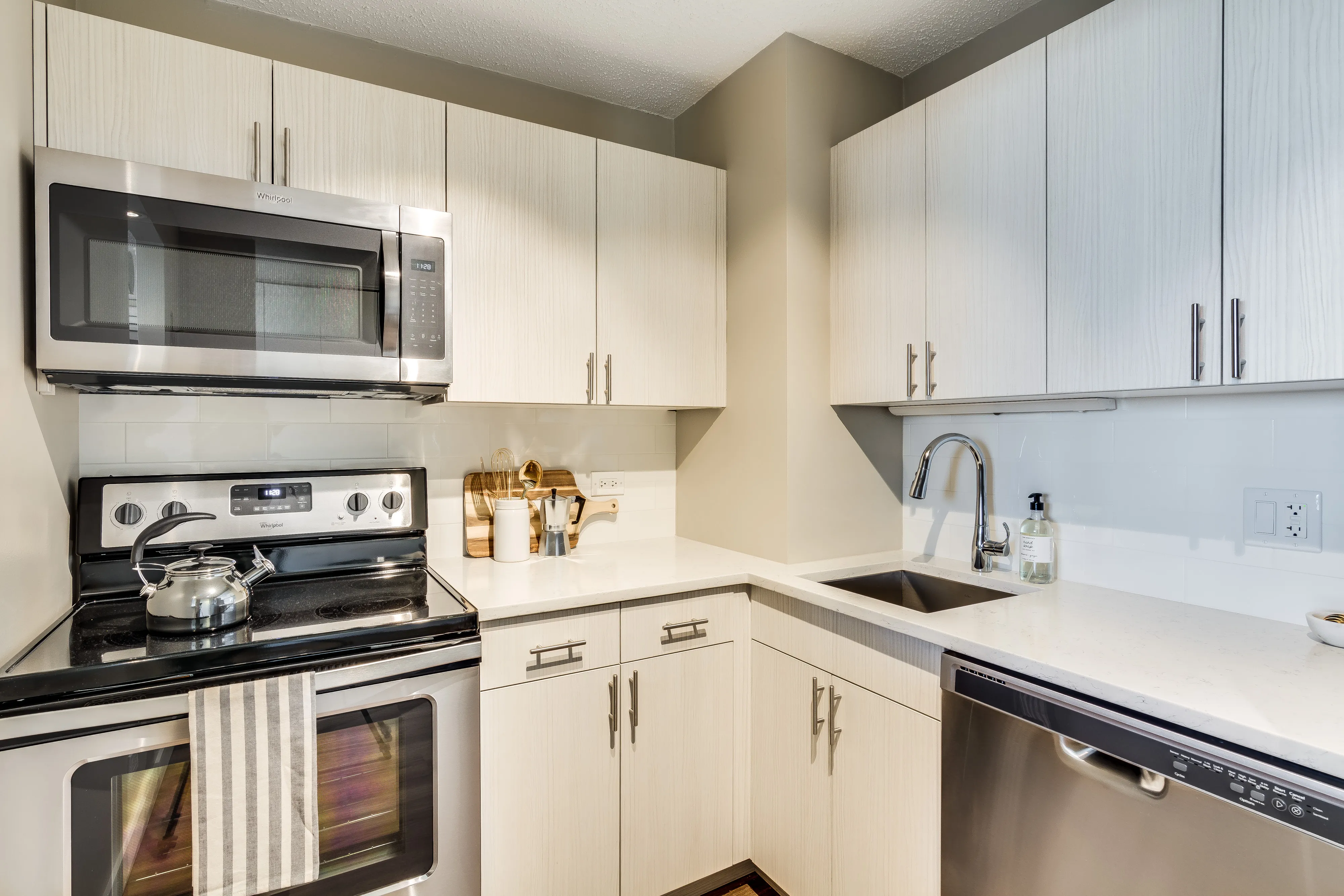 one bedroom model unit at Eugenie Terrace on the Park Apartments