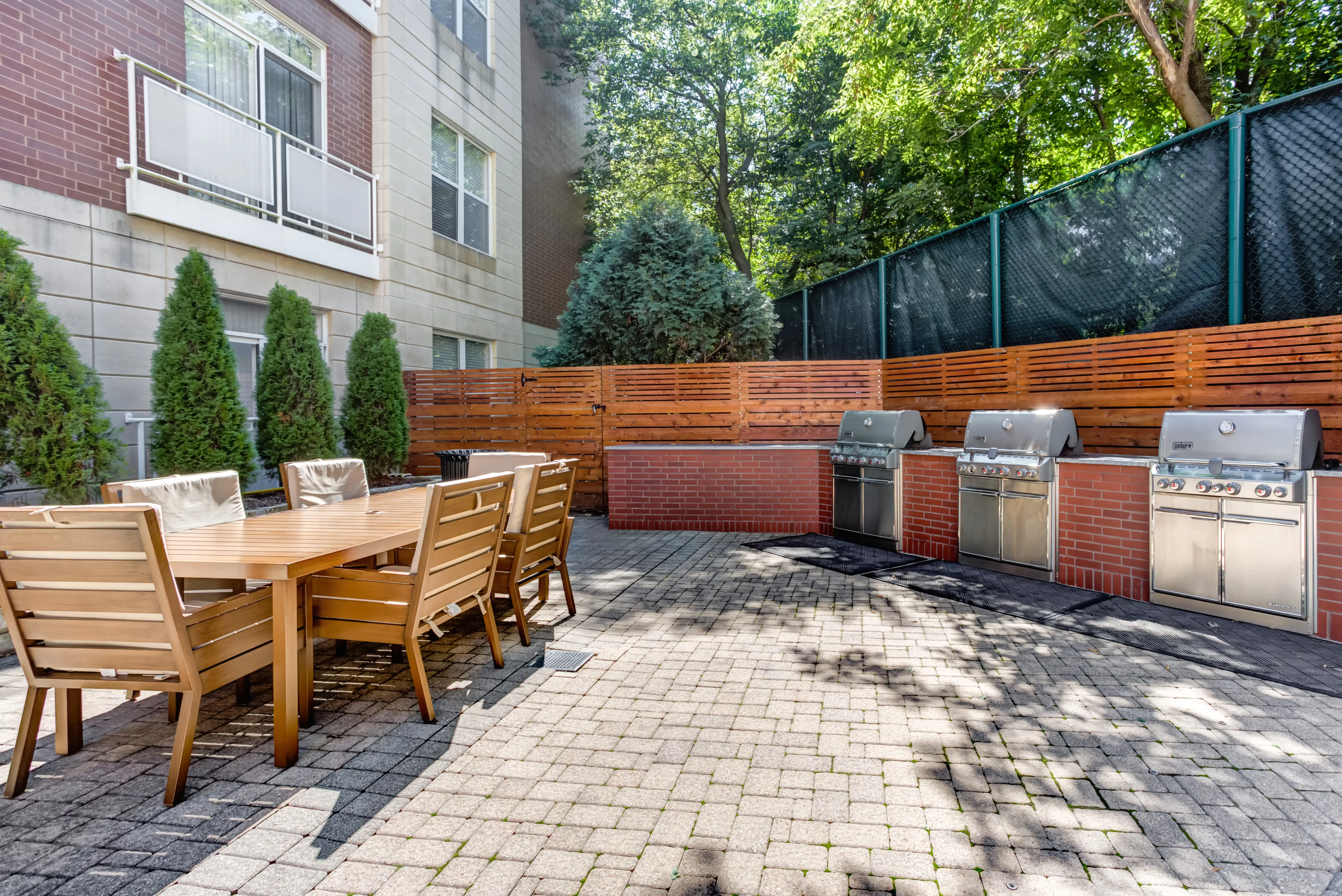 outdoor grilling area at Reserve at Evanston Apartments