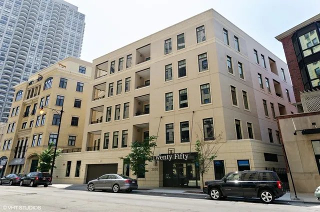 Twenty Fifty Lincoln Park Apartments