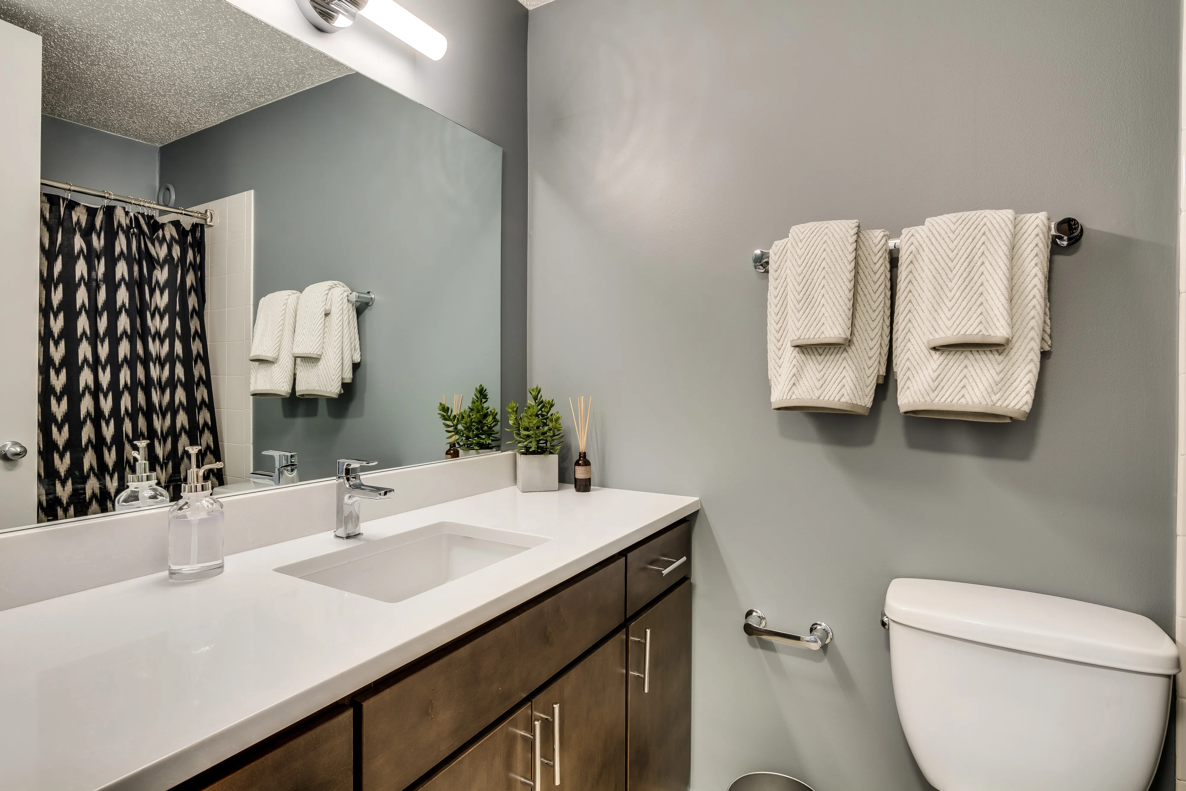 one bedroom model unit at Eugenie Terrace on the Park Apartments