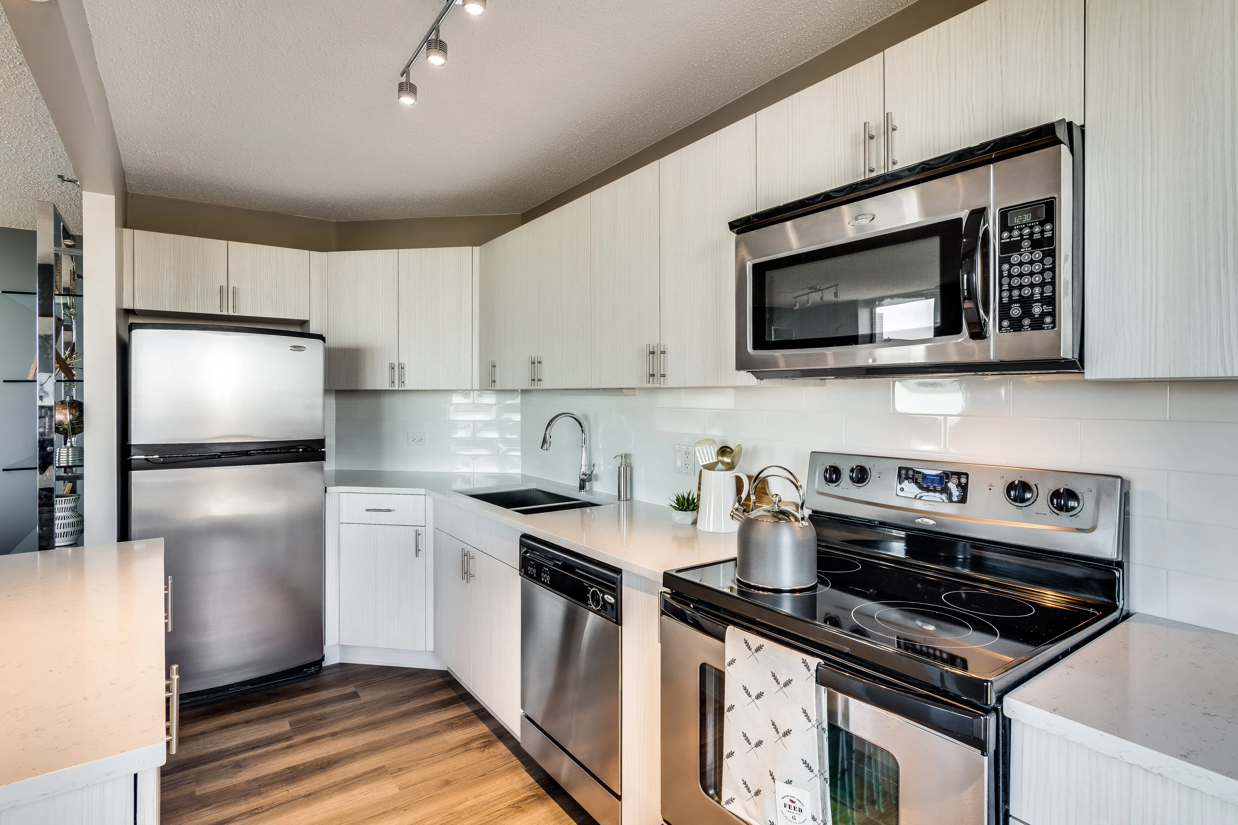 one bedroom model unit at Eugenie Terrace on the Park Apartments