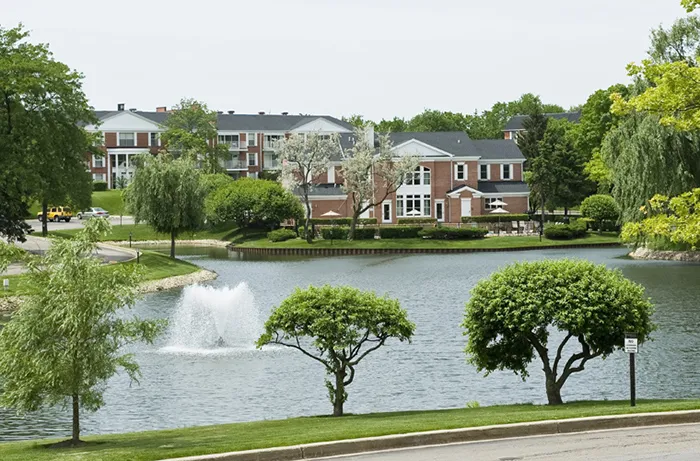 amenity room at Versailles on the Lakes Apartments in Schaumburg, IL