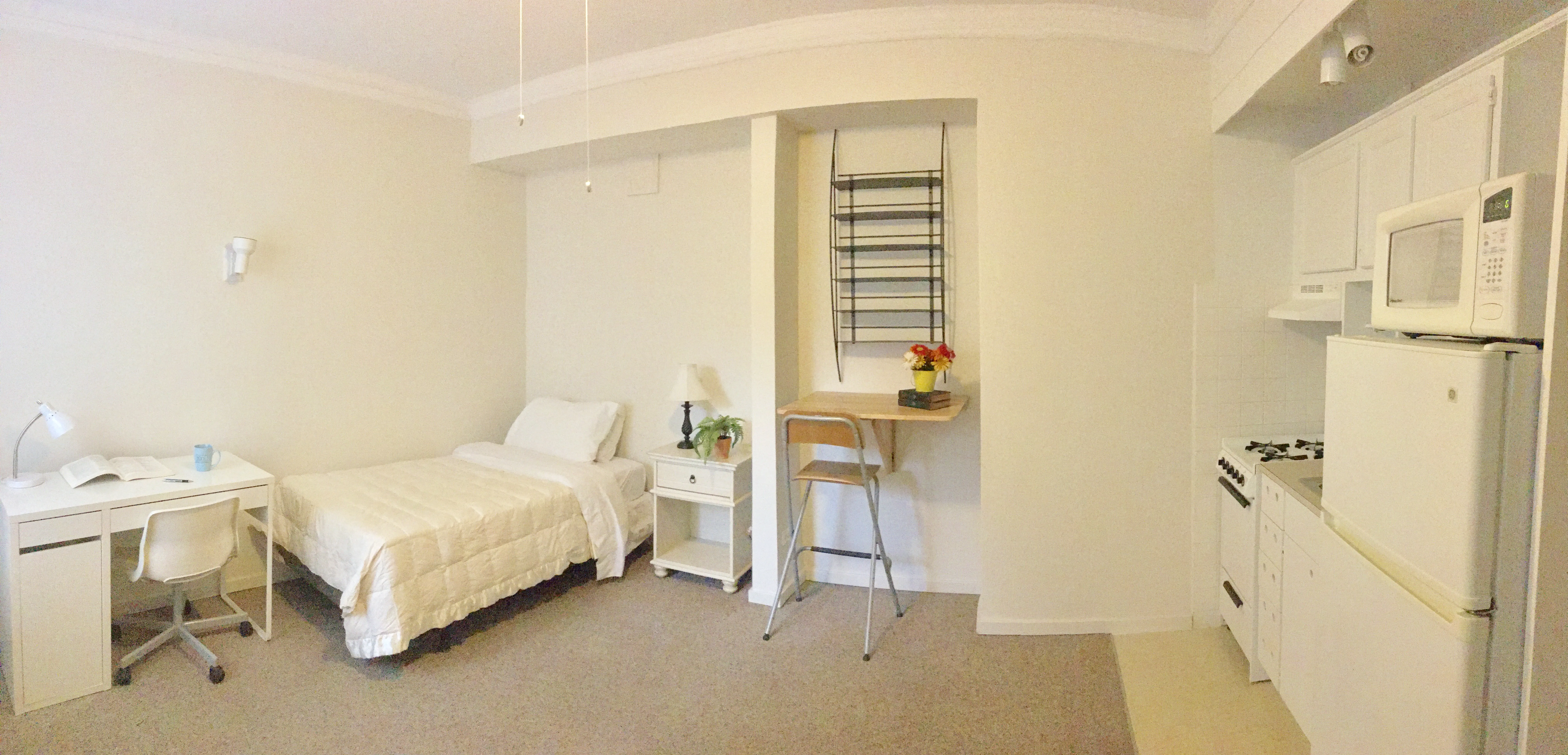 living room at Winthrop Terrace Apartments in Edgewater Chicago