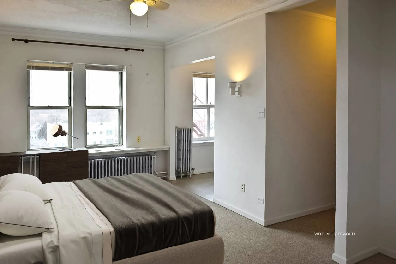 living room at Winthrop Terrace Apartments in Edgewater Chicago