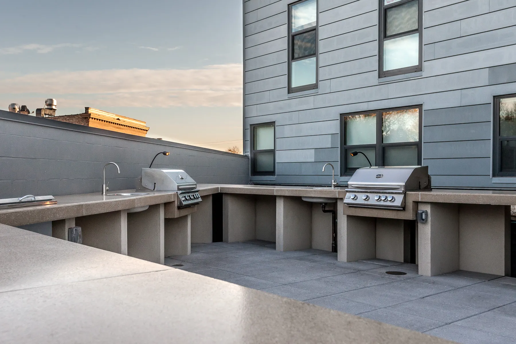 L - Logan Square Apartments