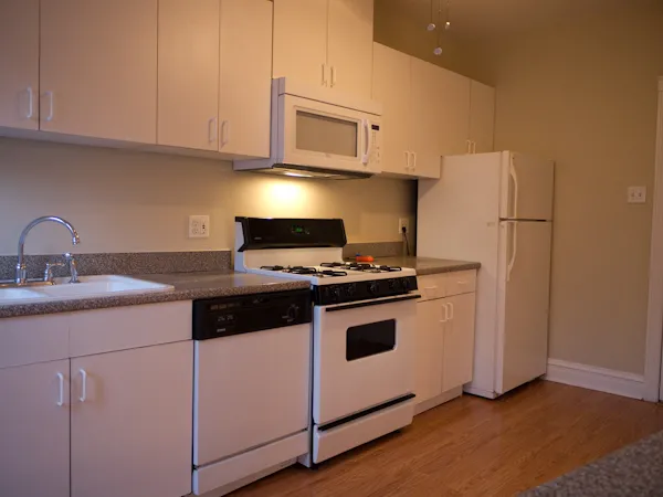 walkway and entry of Birchwood Manor Apartments in Rogers Park Chicago