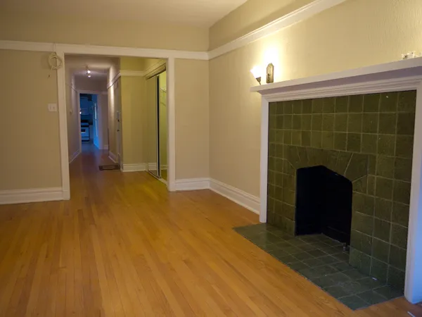 walkway and entry of Birchwood Manor Apartments in Rogers Park Chicago