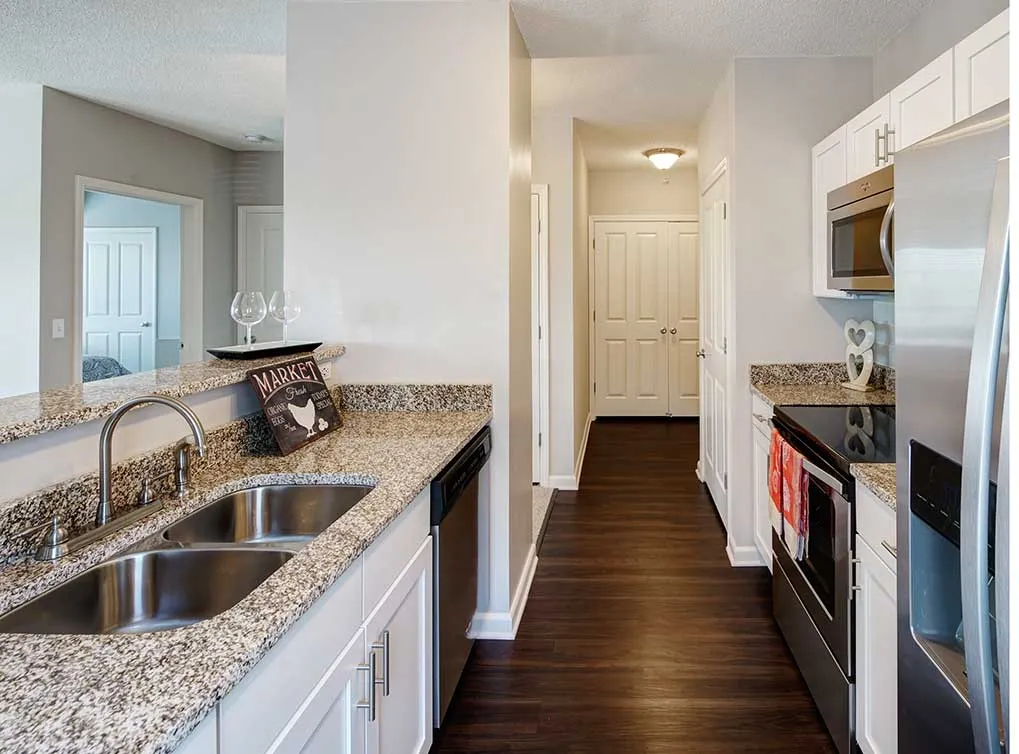 AMLI at Seven Bridges Apartments in Woodbridge, IL