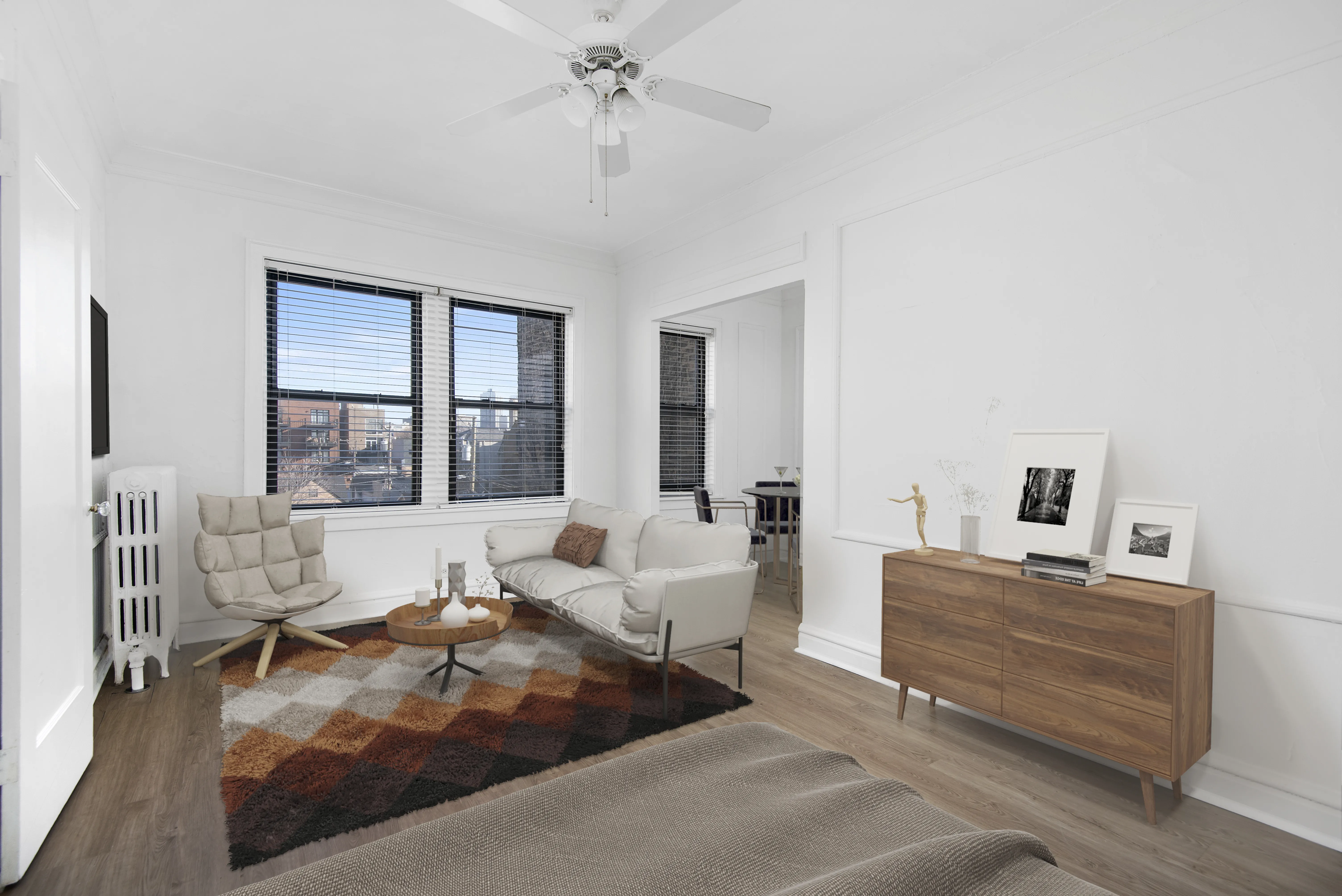 1049 West Oakdale Apartments