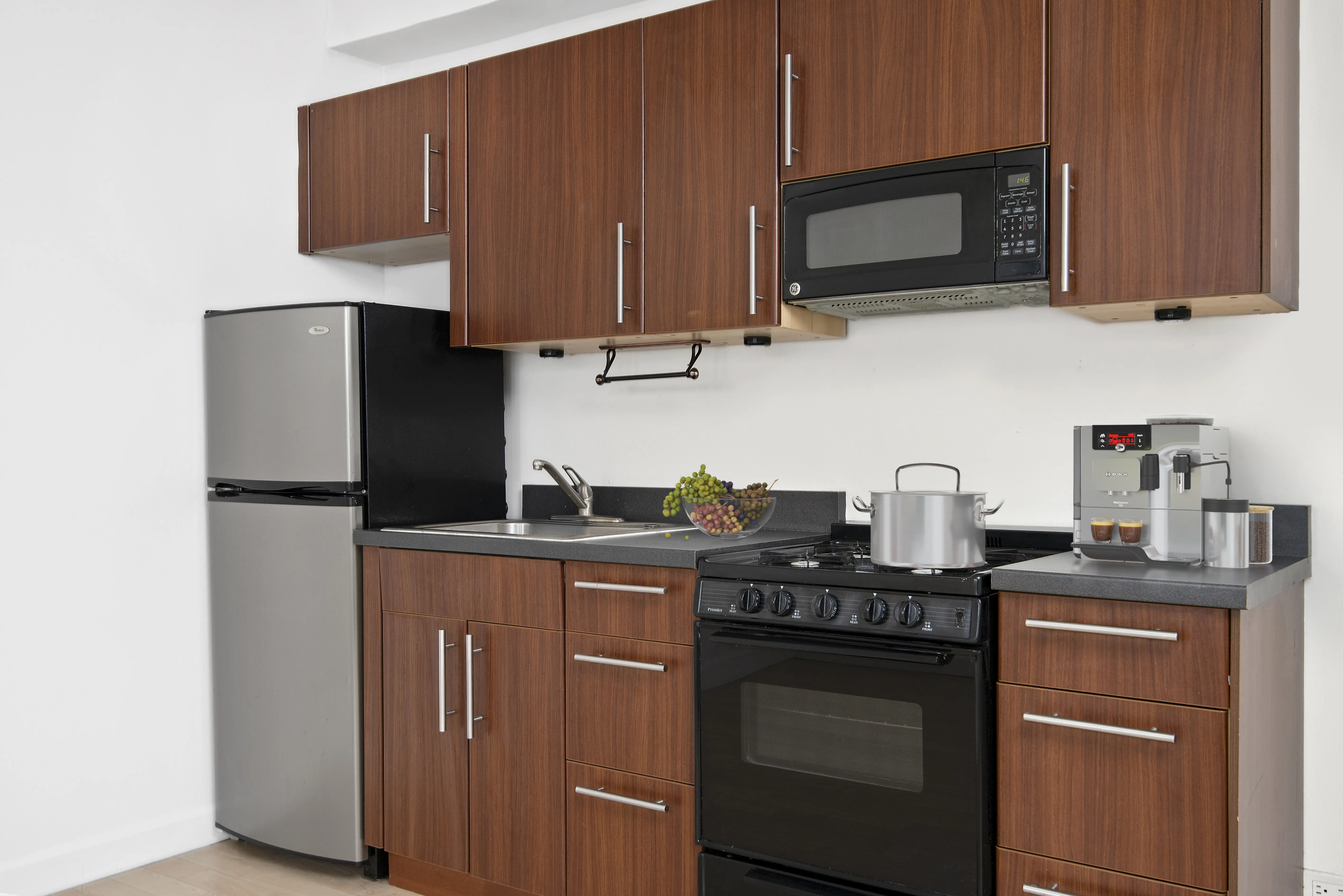 1940 N. Lincoln, Studio Living Room