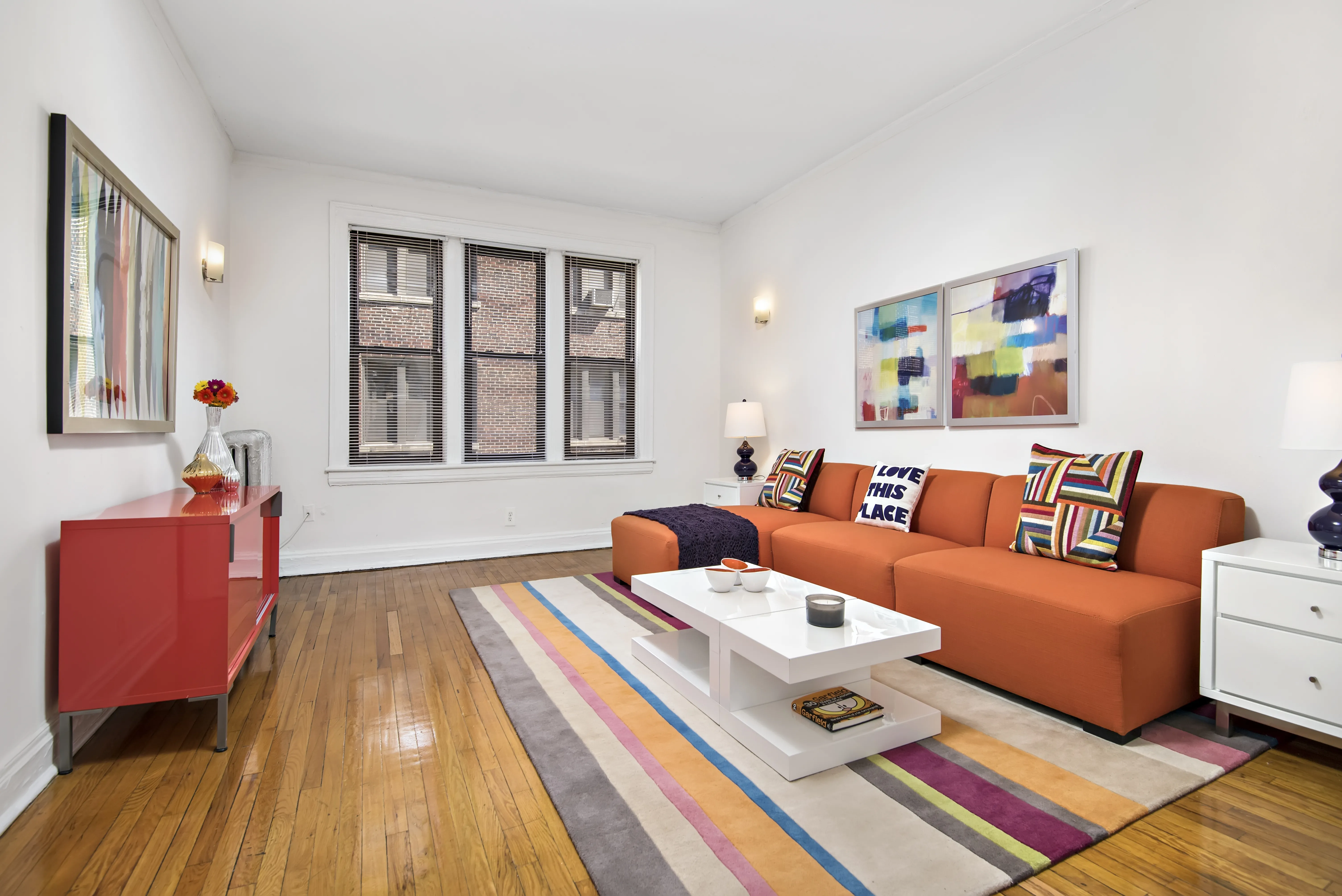 632 W Addison, One Bedroom Living Room