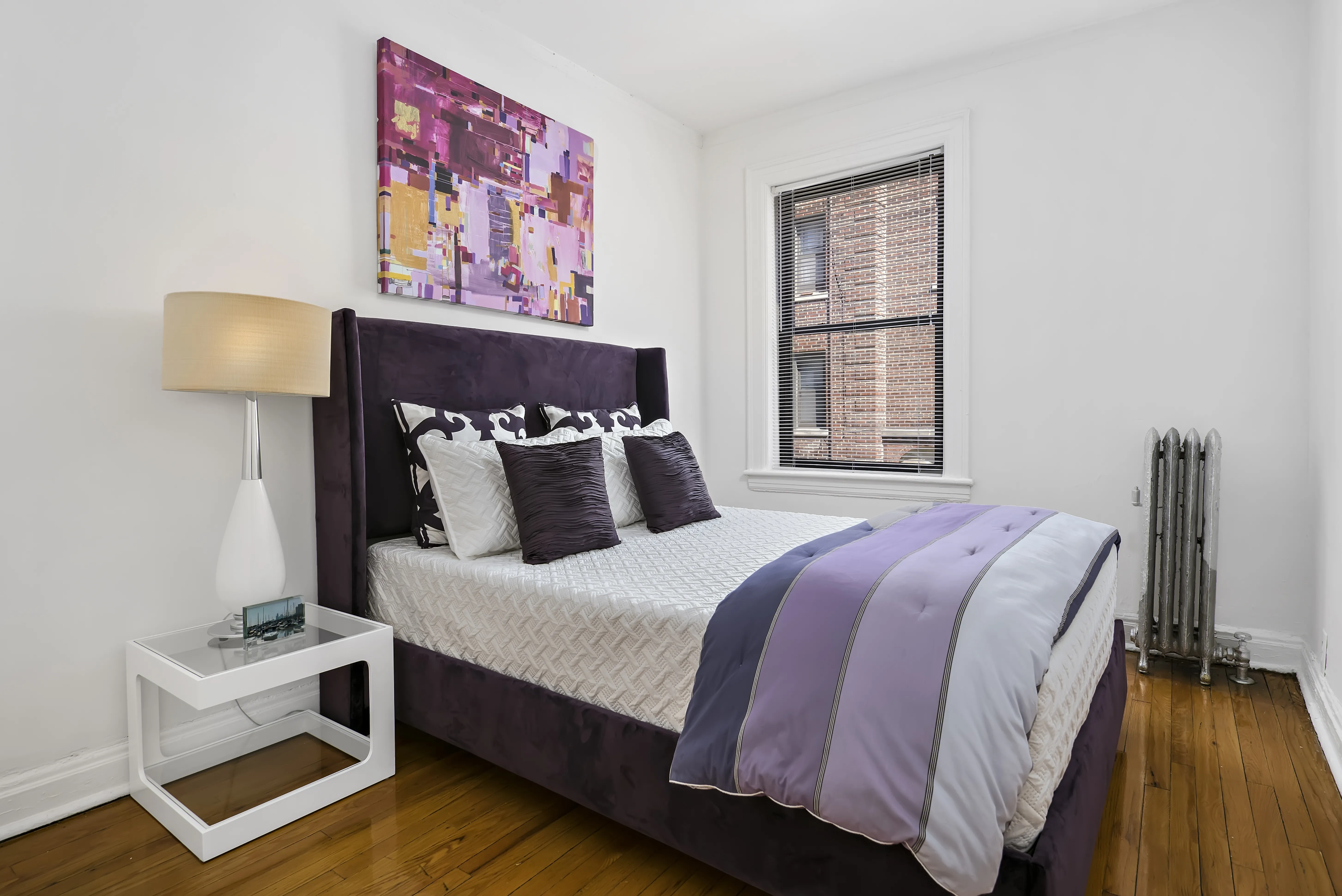 632 W Addison, One Bedroom Living Room