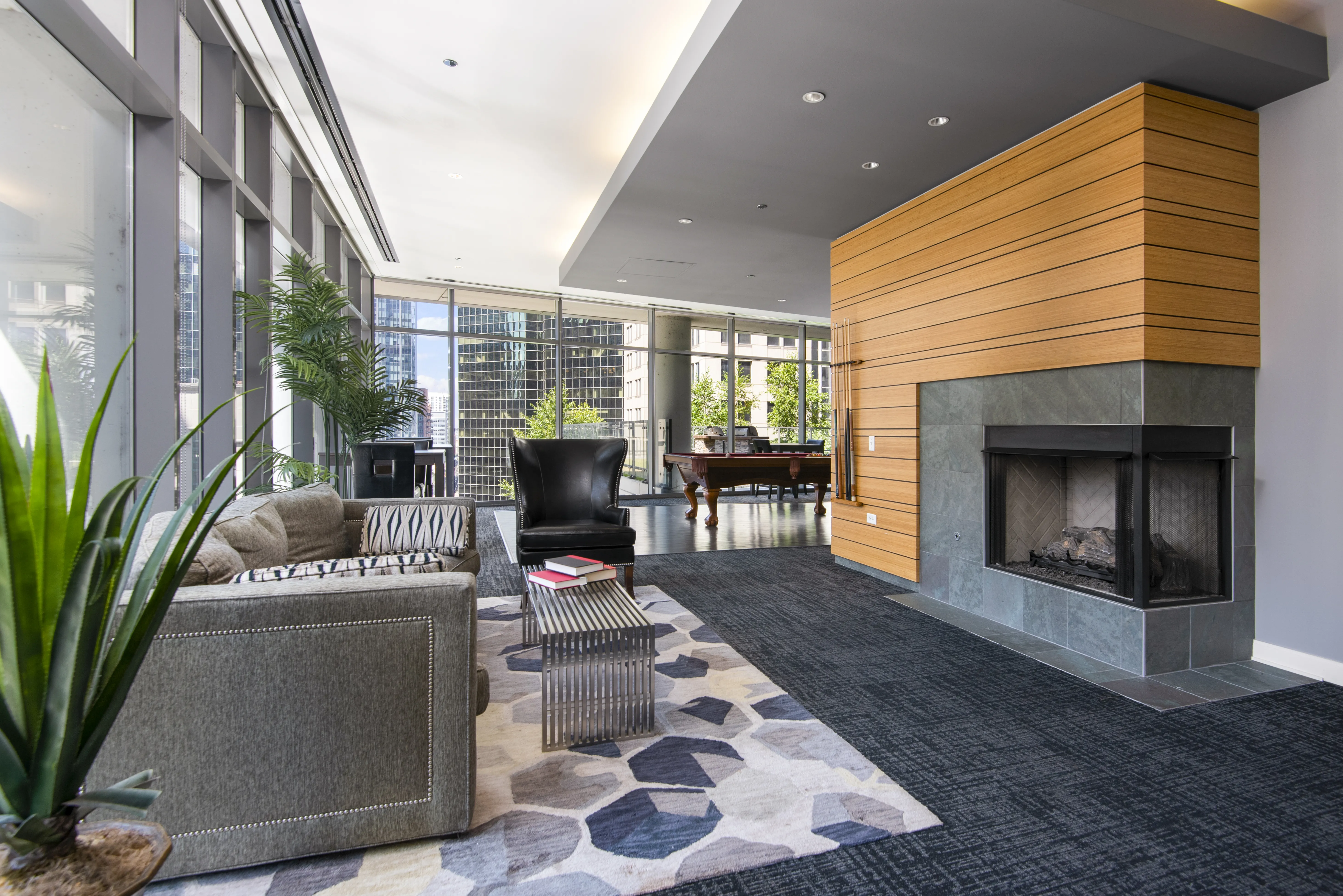 Lake & Wells Apartments in the Chicago Loop
