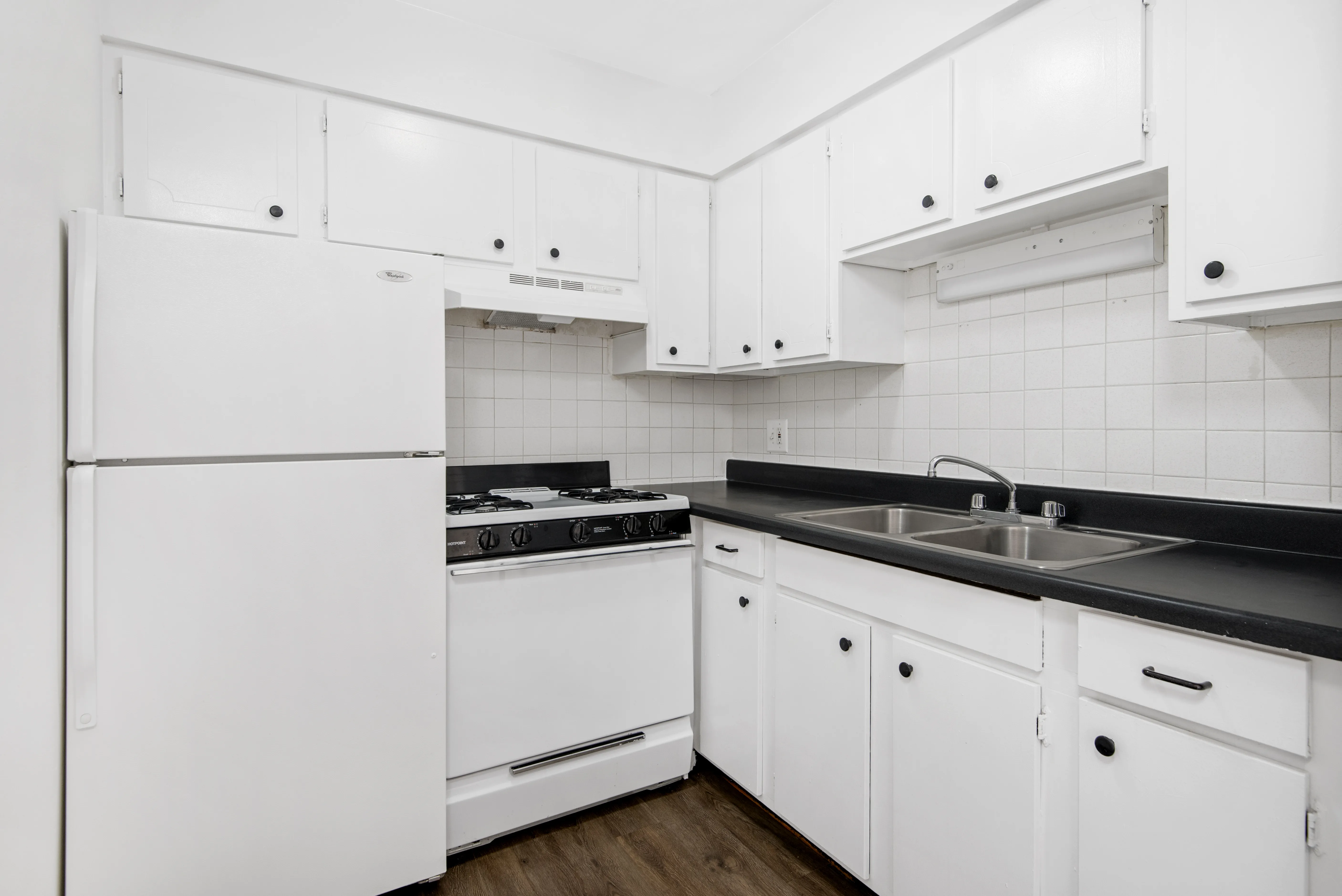 bedroom at 515 West Barry Apartments in Lakeview, Chicago
