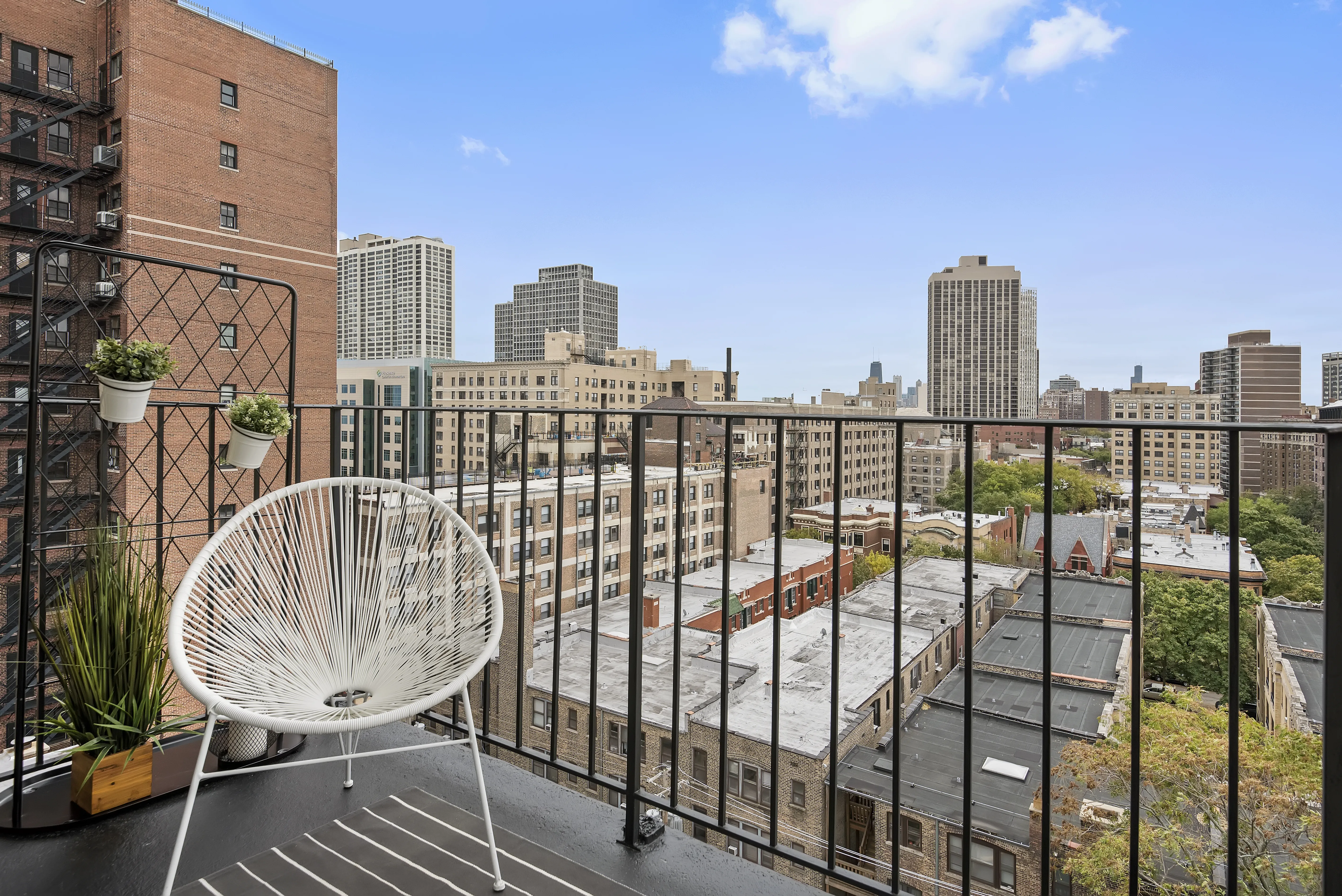 441 West Oakdale Apartments