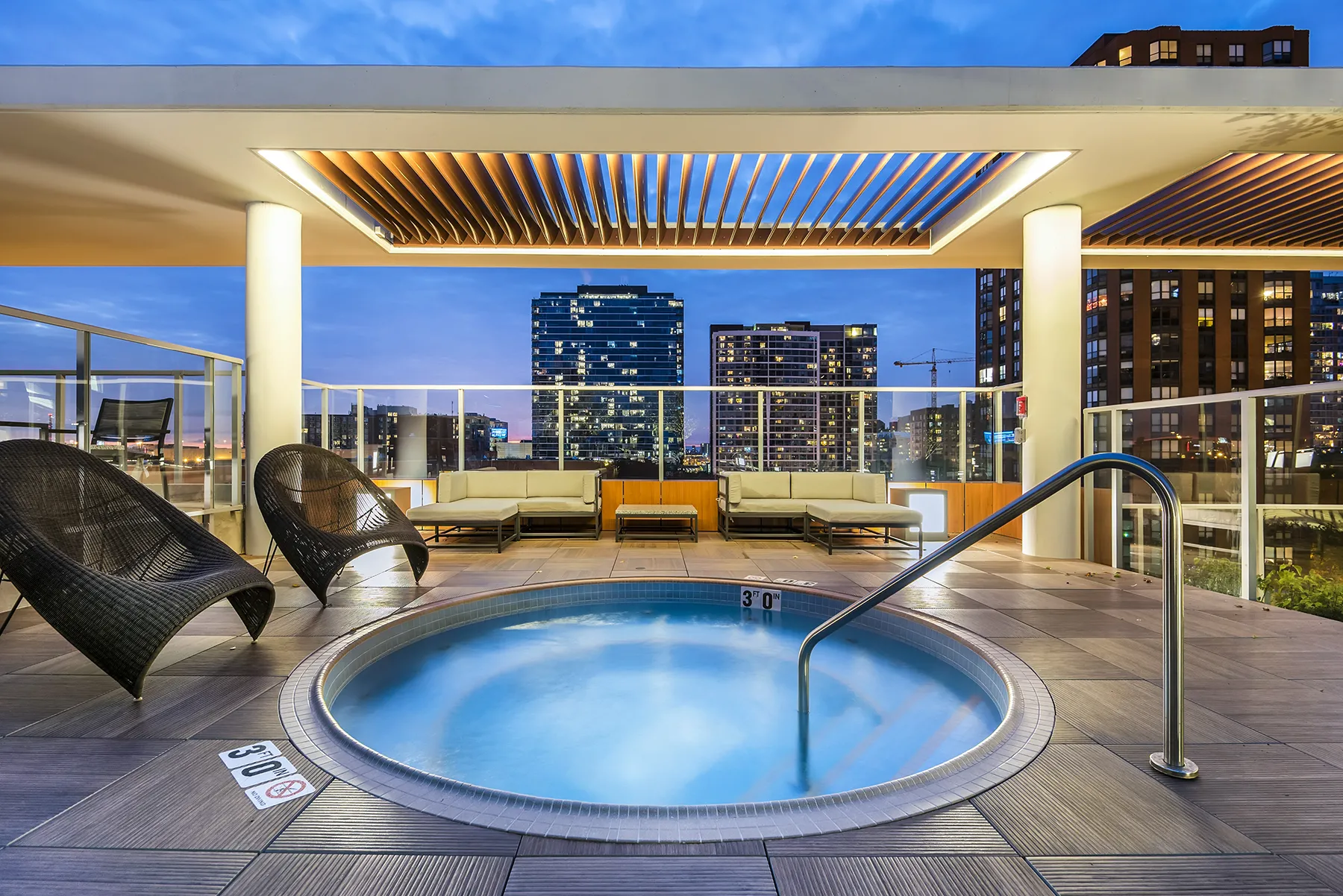 luxury kicthen and island at 1001 South State Apartments in the South Loop