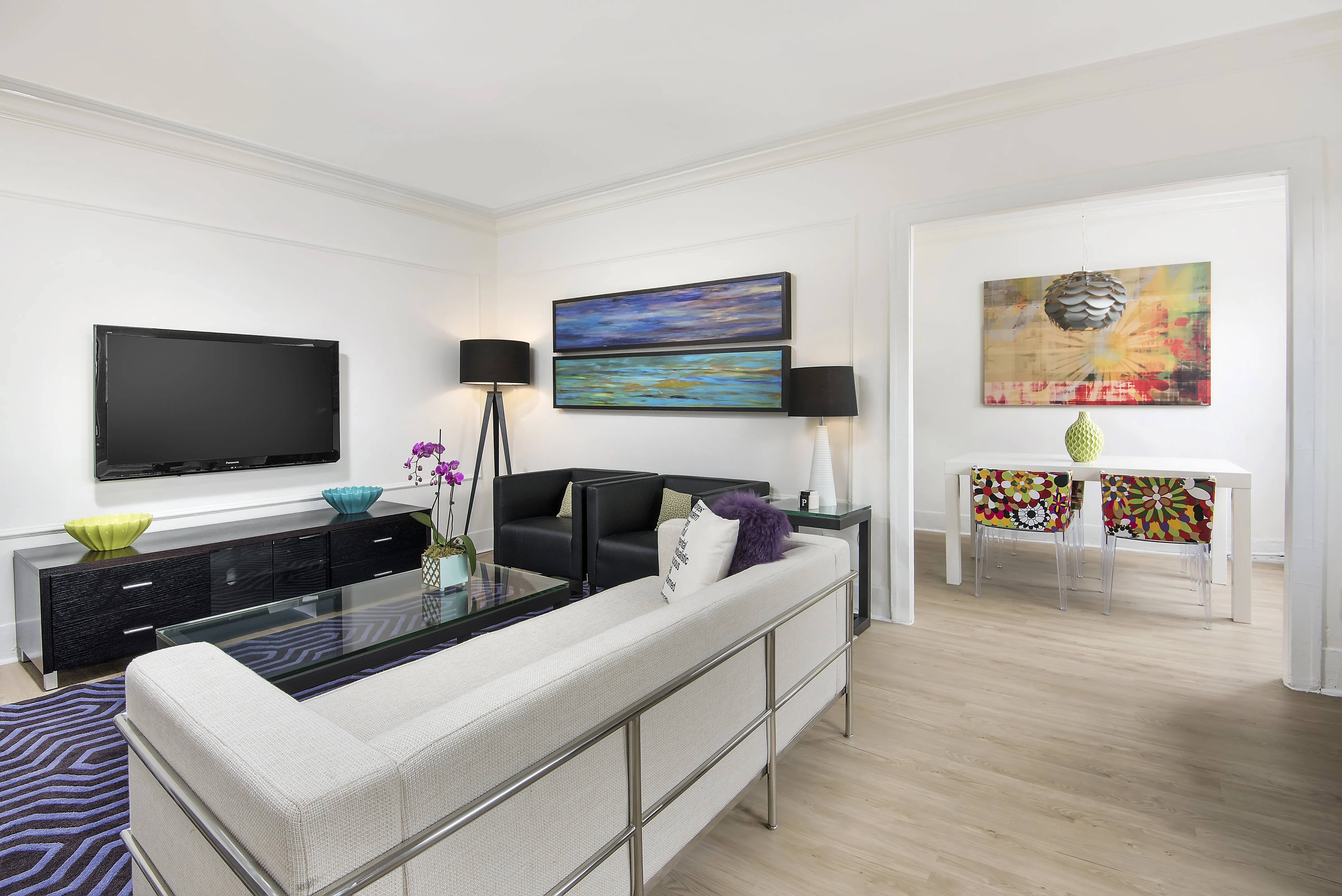 2756 N Pine Grove, One Bedroom, Living Room
