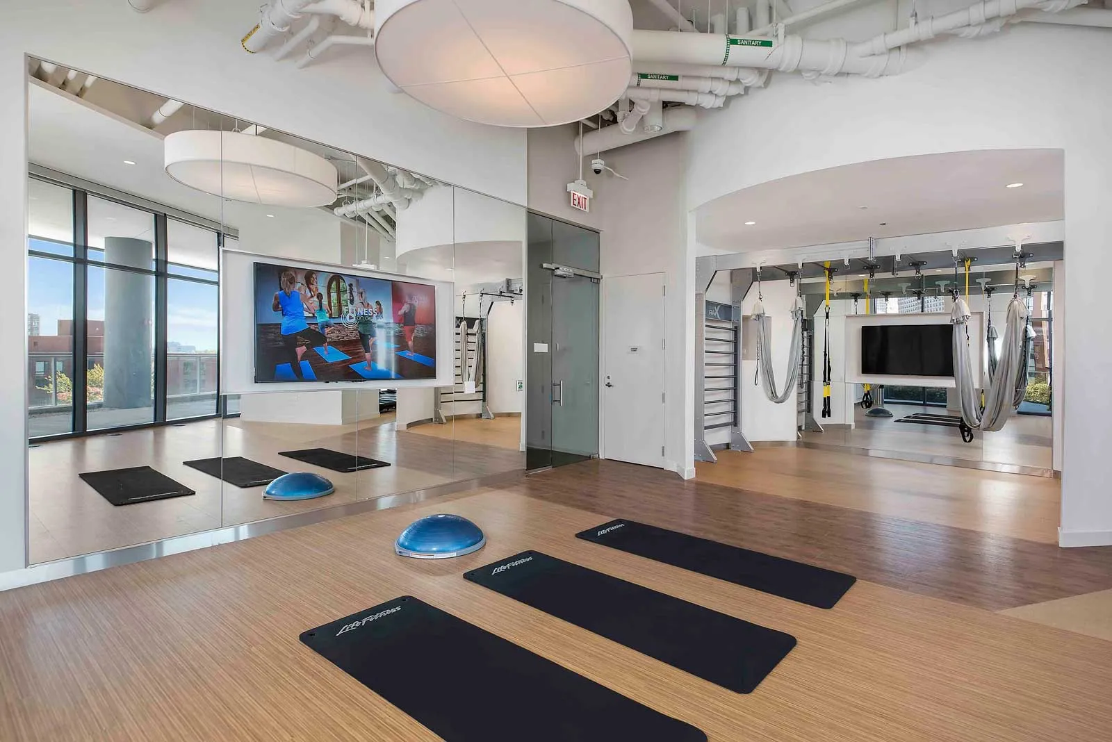 luxury kicthen and island at 1001 South State Apartments in the South Loop