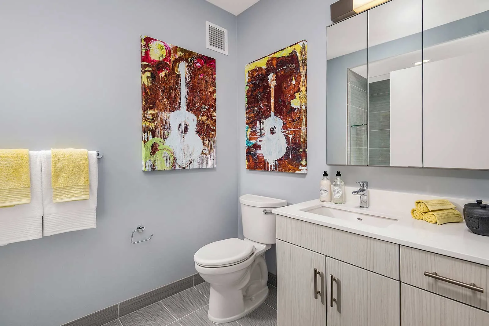 luxury kicthen and island at 1001 South State Apartments in the South Loop