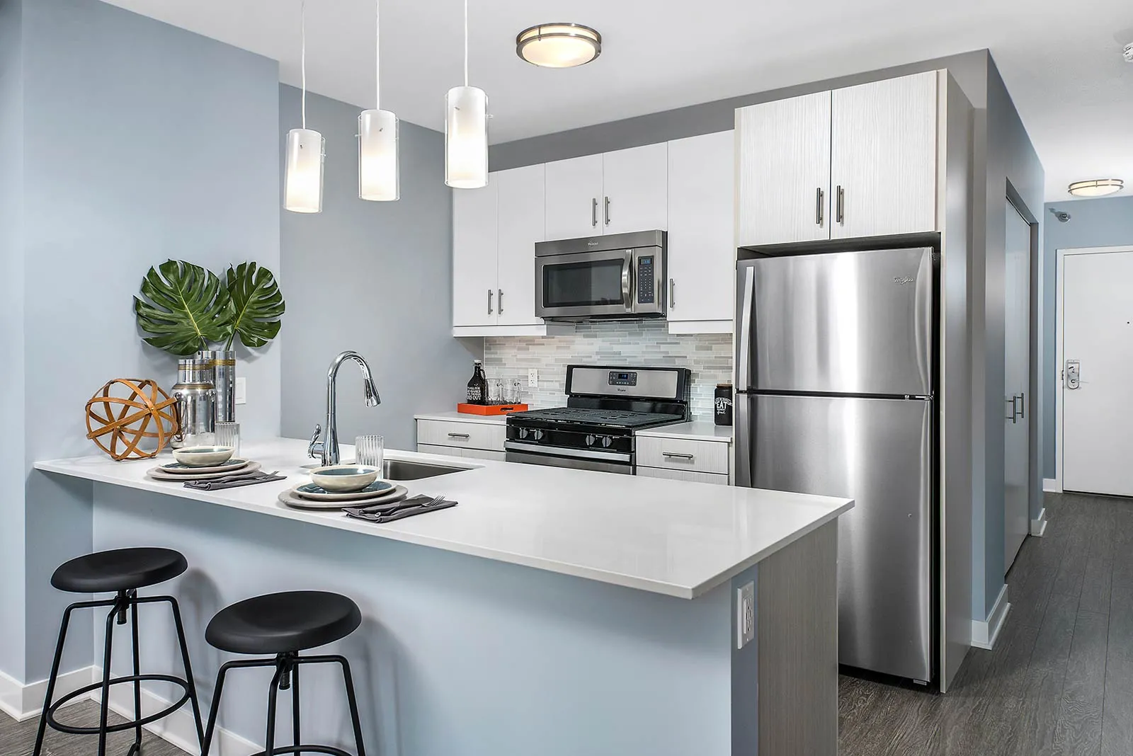 luxury kicthen and island at 1001 South State Apartments in the South Loop