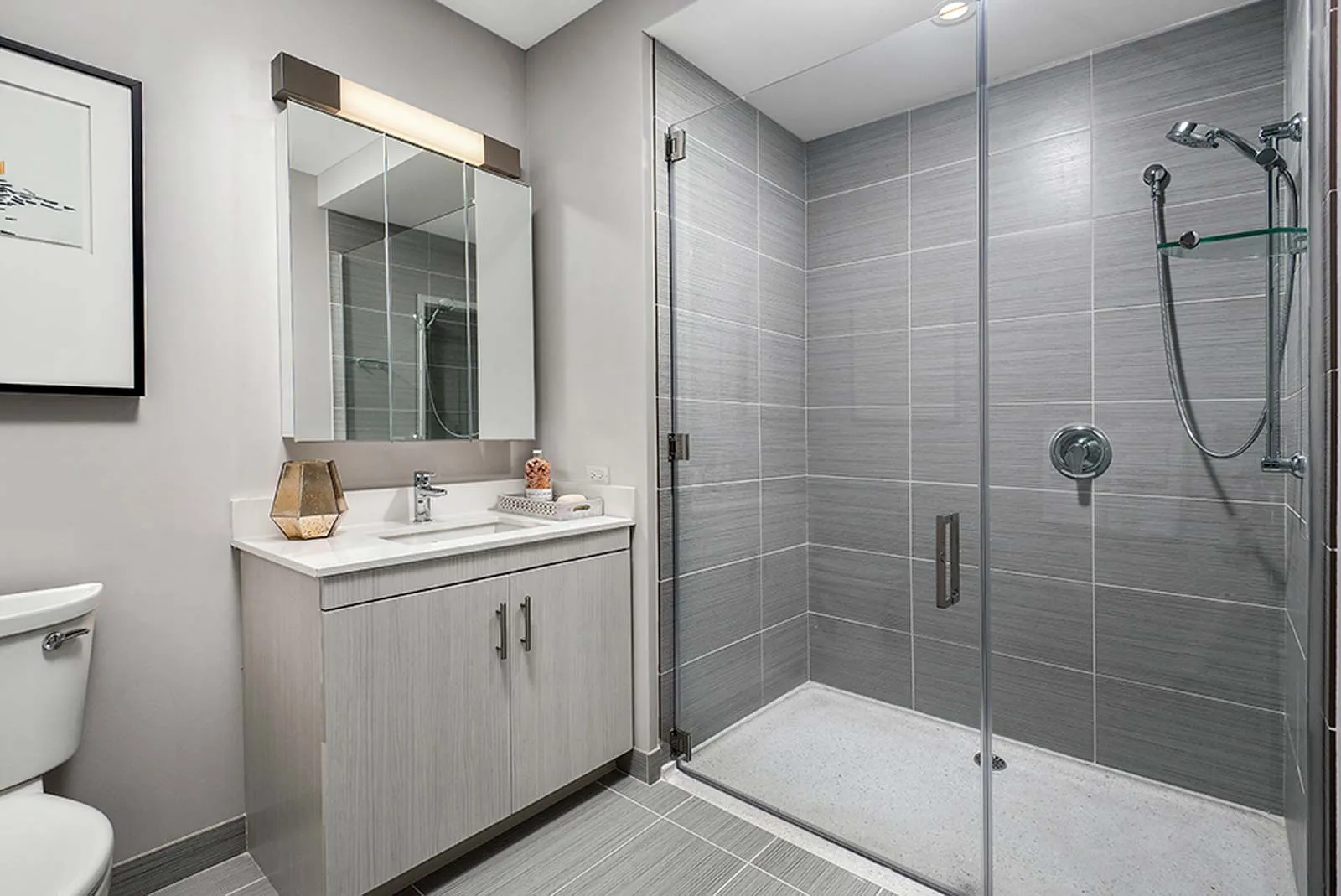 luxury kicthen and island at 1001 South State Apartments in the South Loop