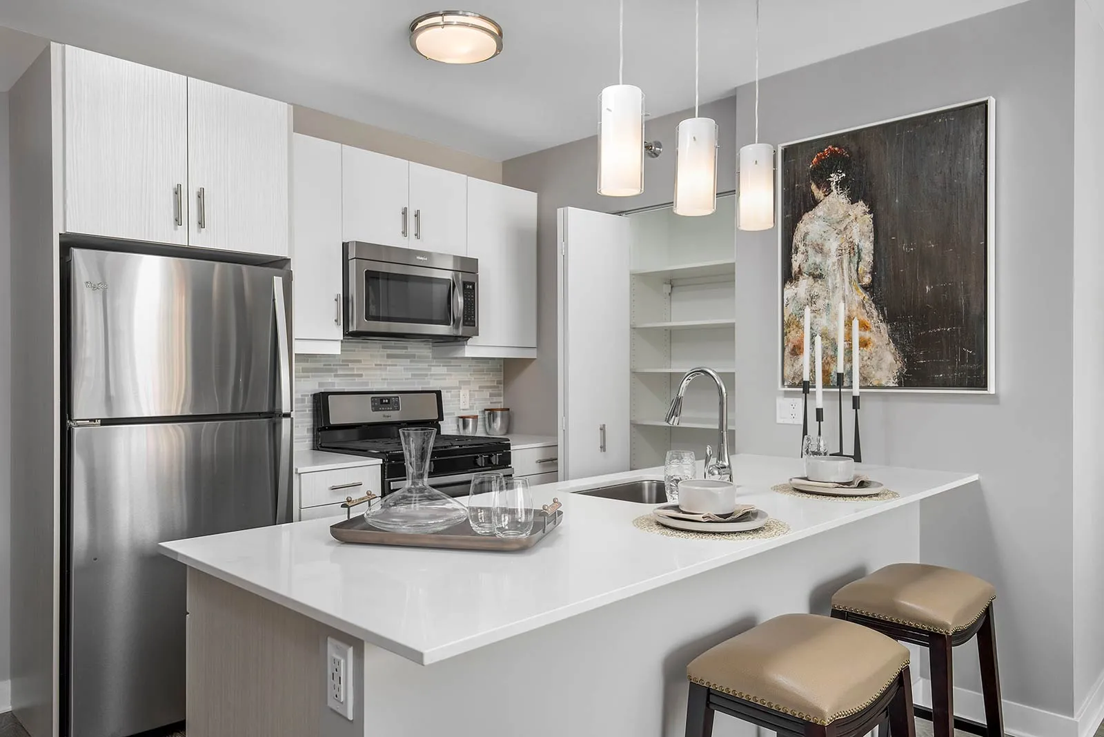 luxury kicthen and island at 1001 South State Apartments in the South Loop