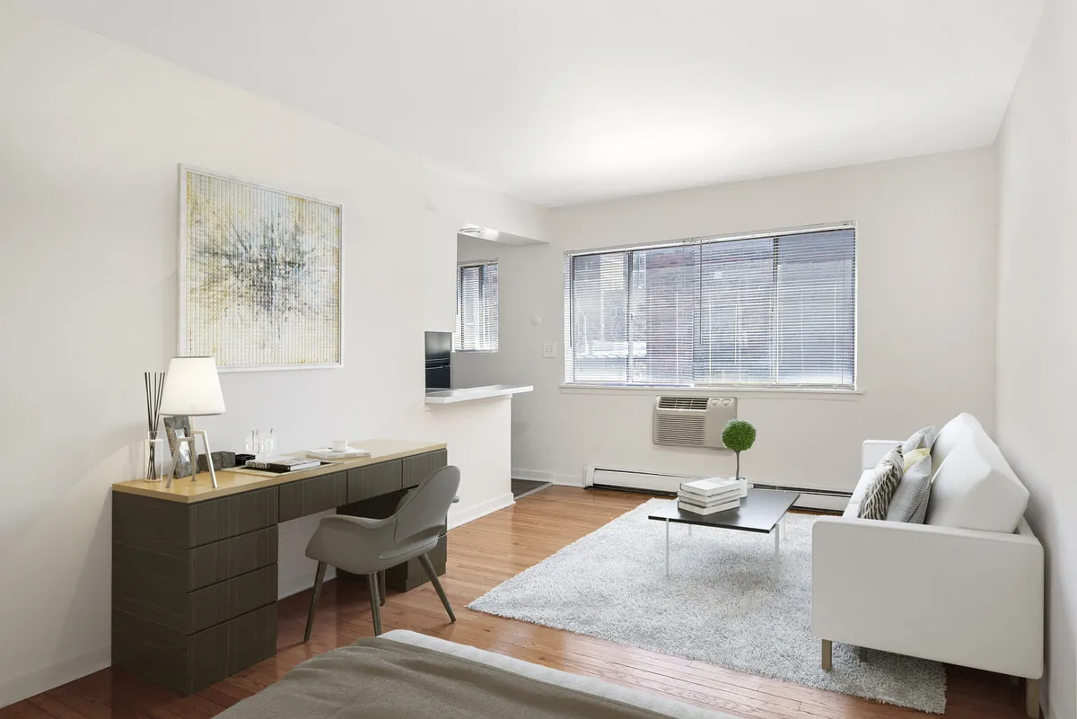 450 W Melrose, Studio apartment