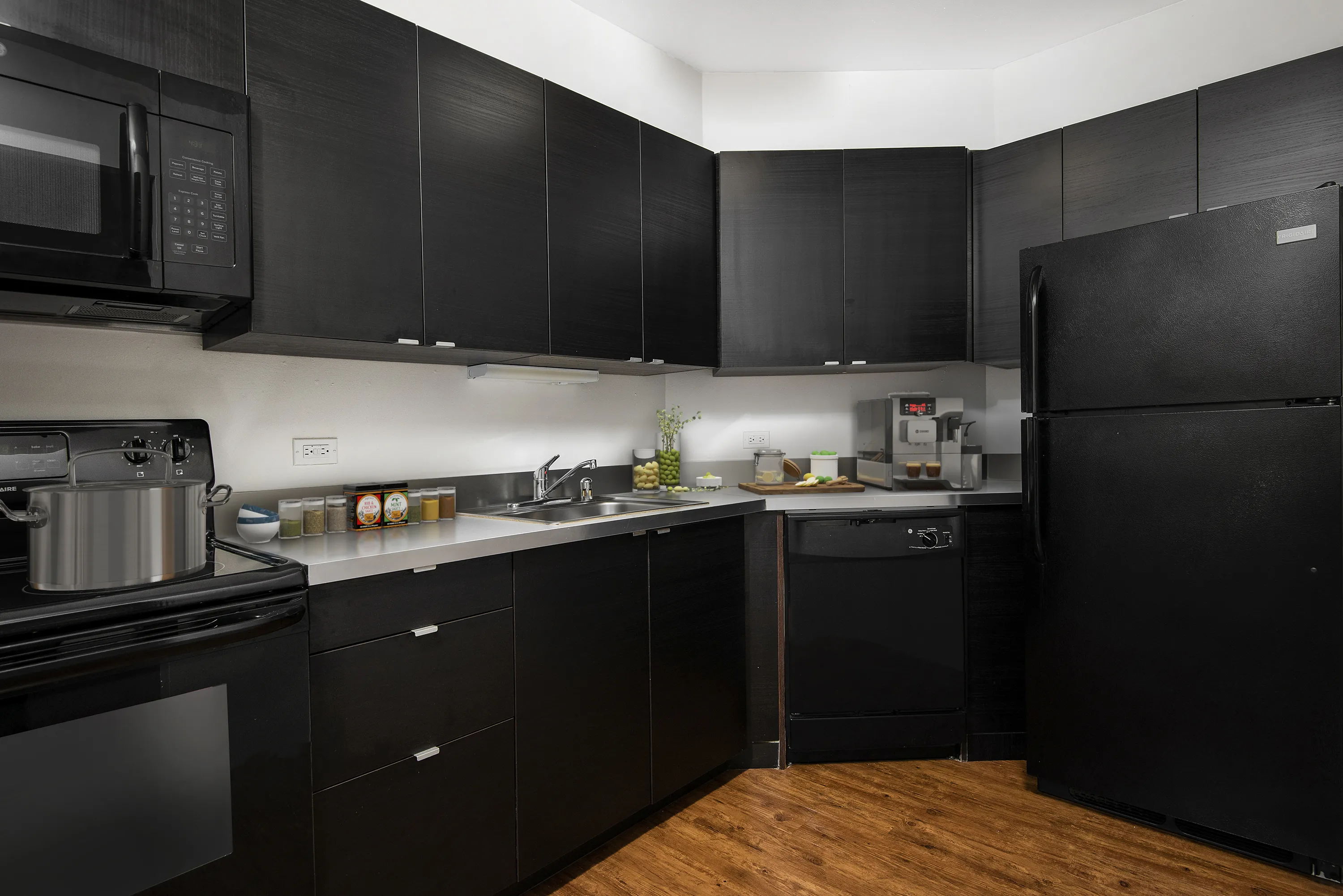 1111 N Dearborn, One Bedroom Kitchen
