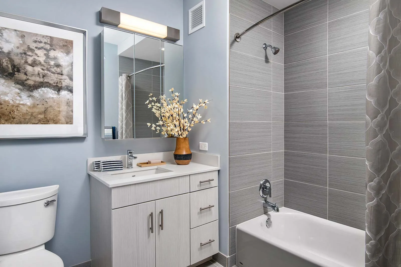 luxury kicthen and island at 1001 South State Apartments in the South Loop