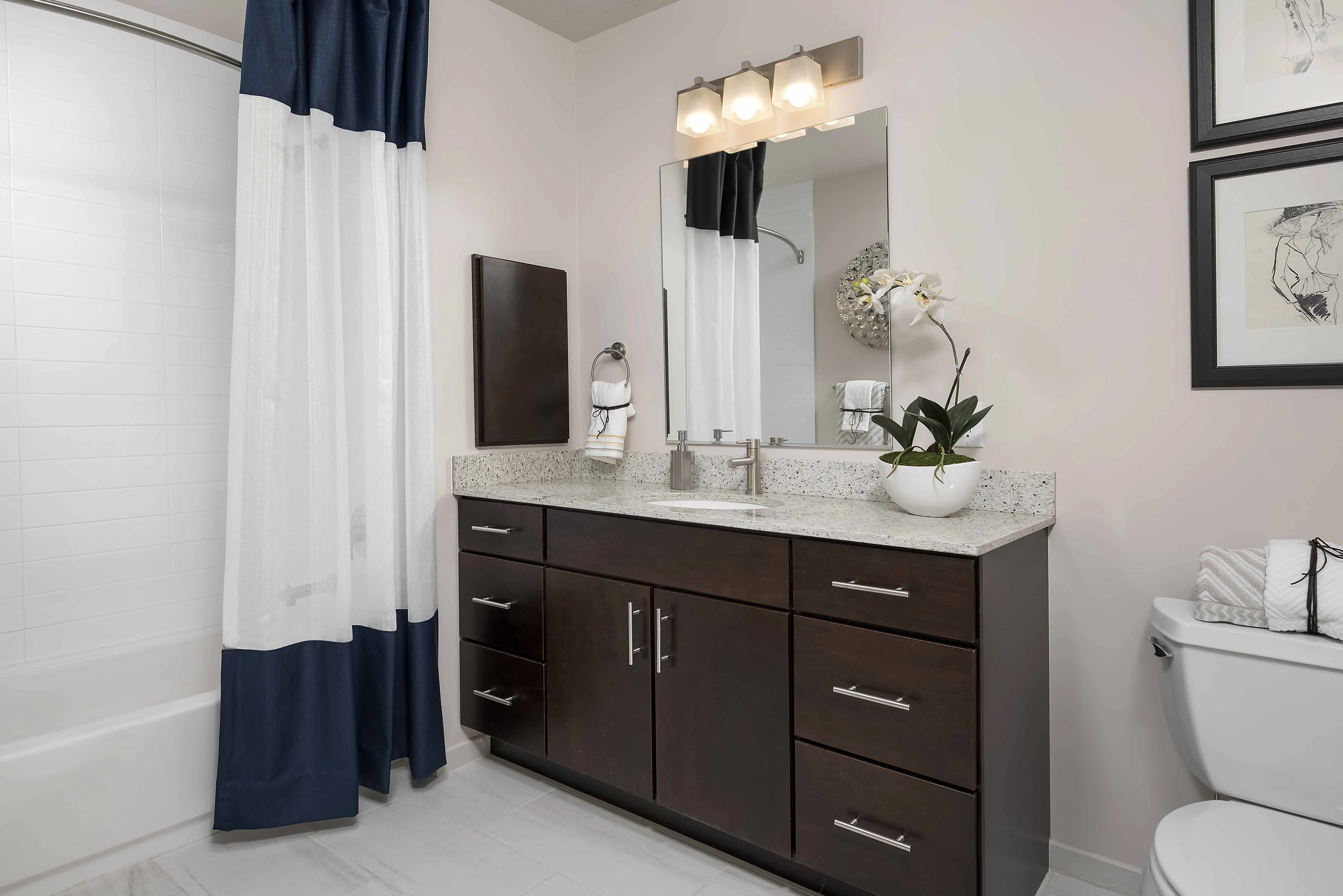 Vantage Oak Park Apartments