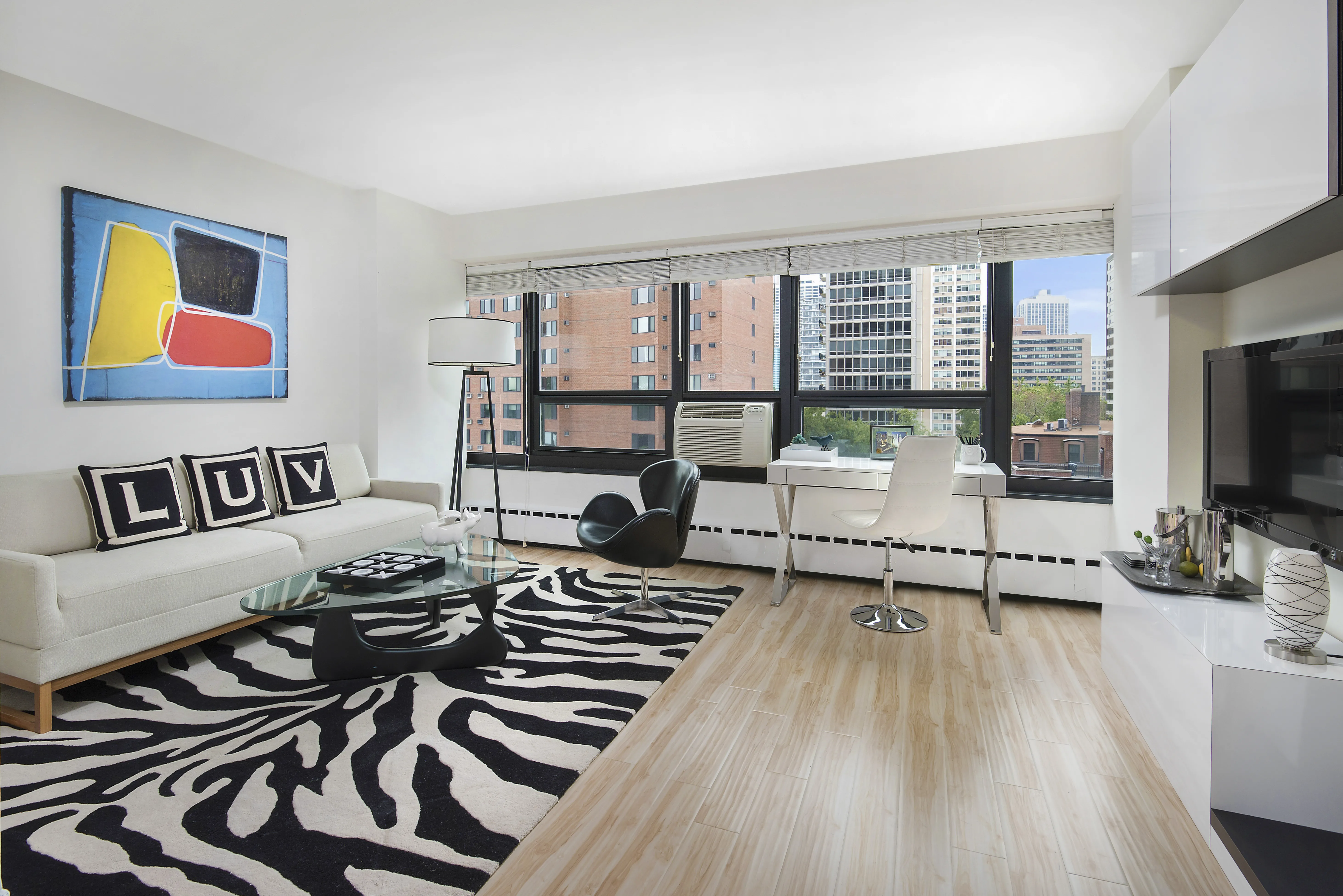 3130 North Lake Shore Drive, Studio, Living Room