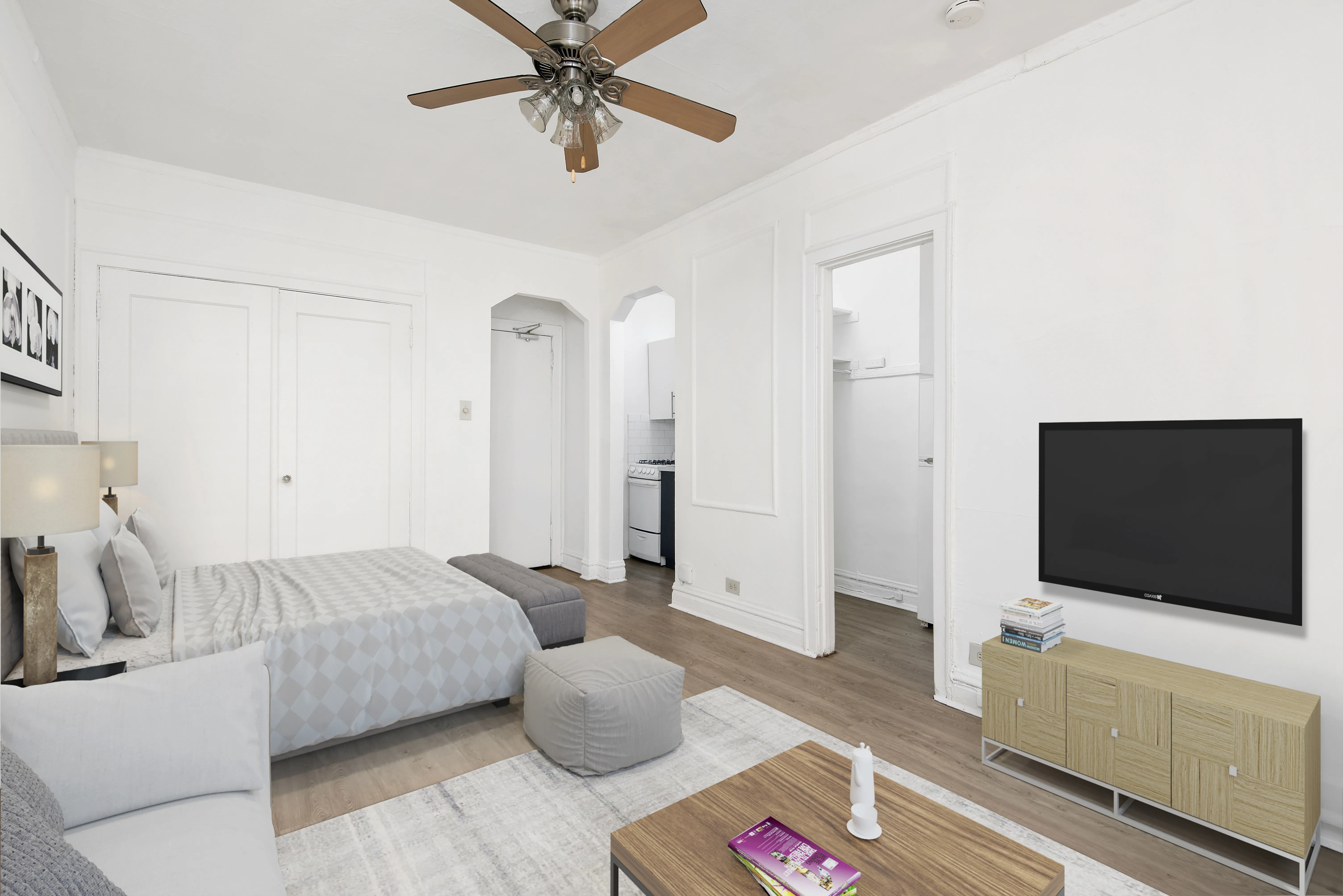 1049 West Oakdale, Studio