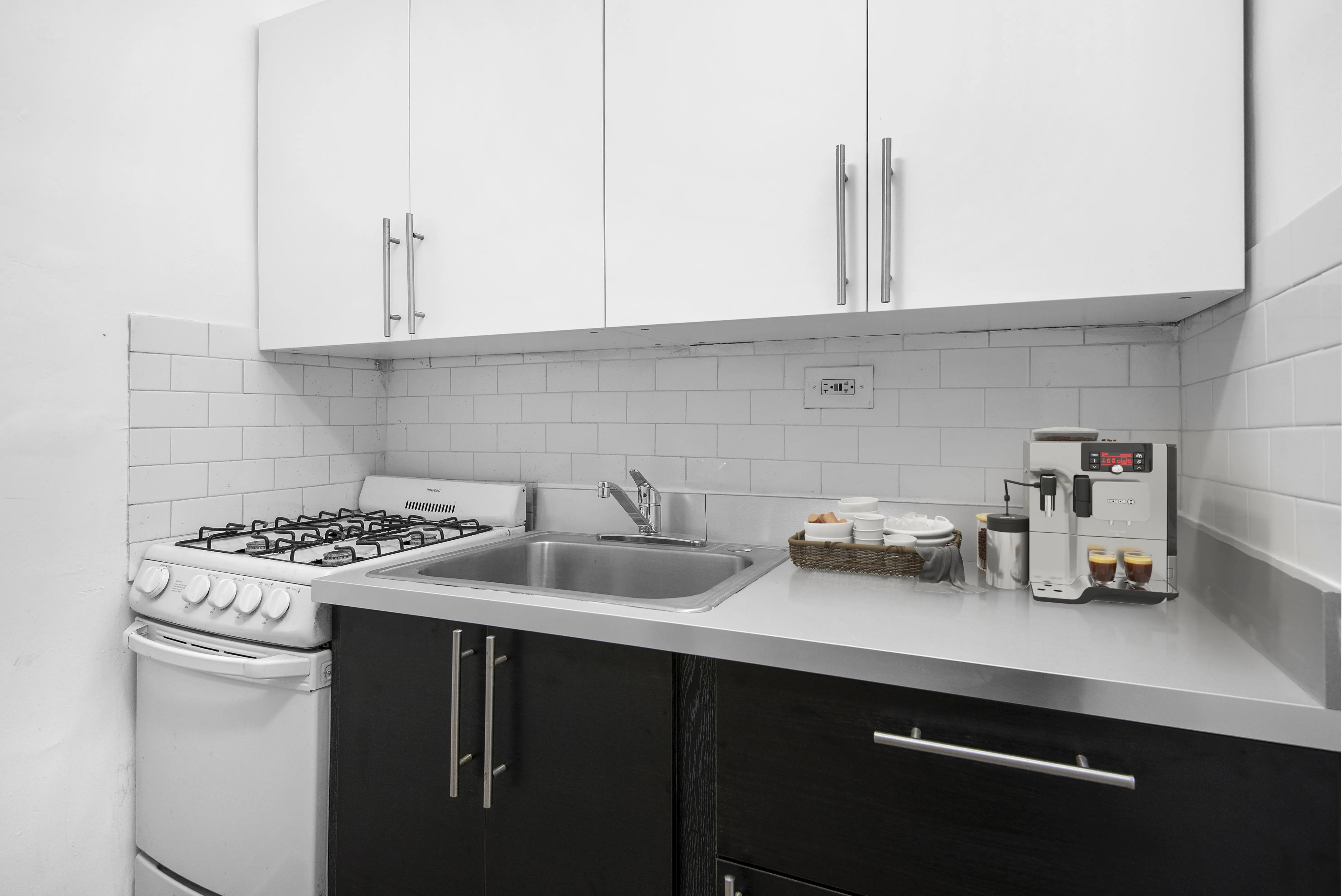 1049 West Oakdale Apartments