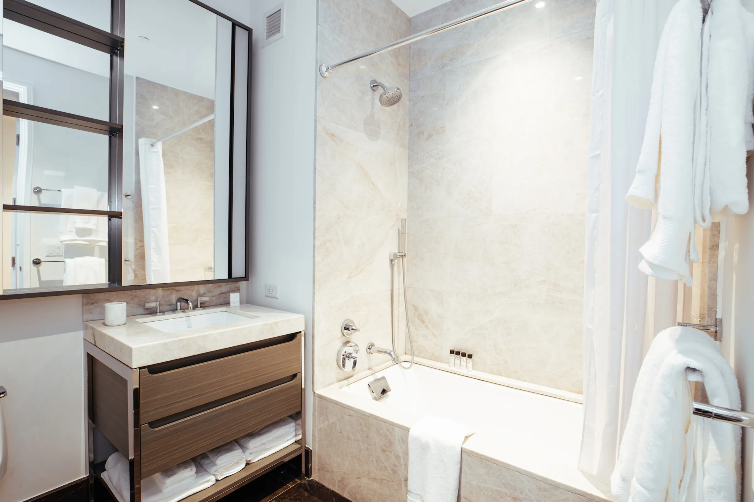 1035 W VAN BUREN ST 60607-Landing @ Landmark West Loop-unit#1005-Chicago-IL