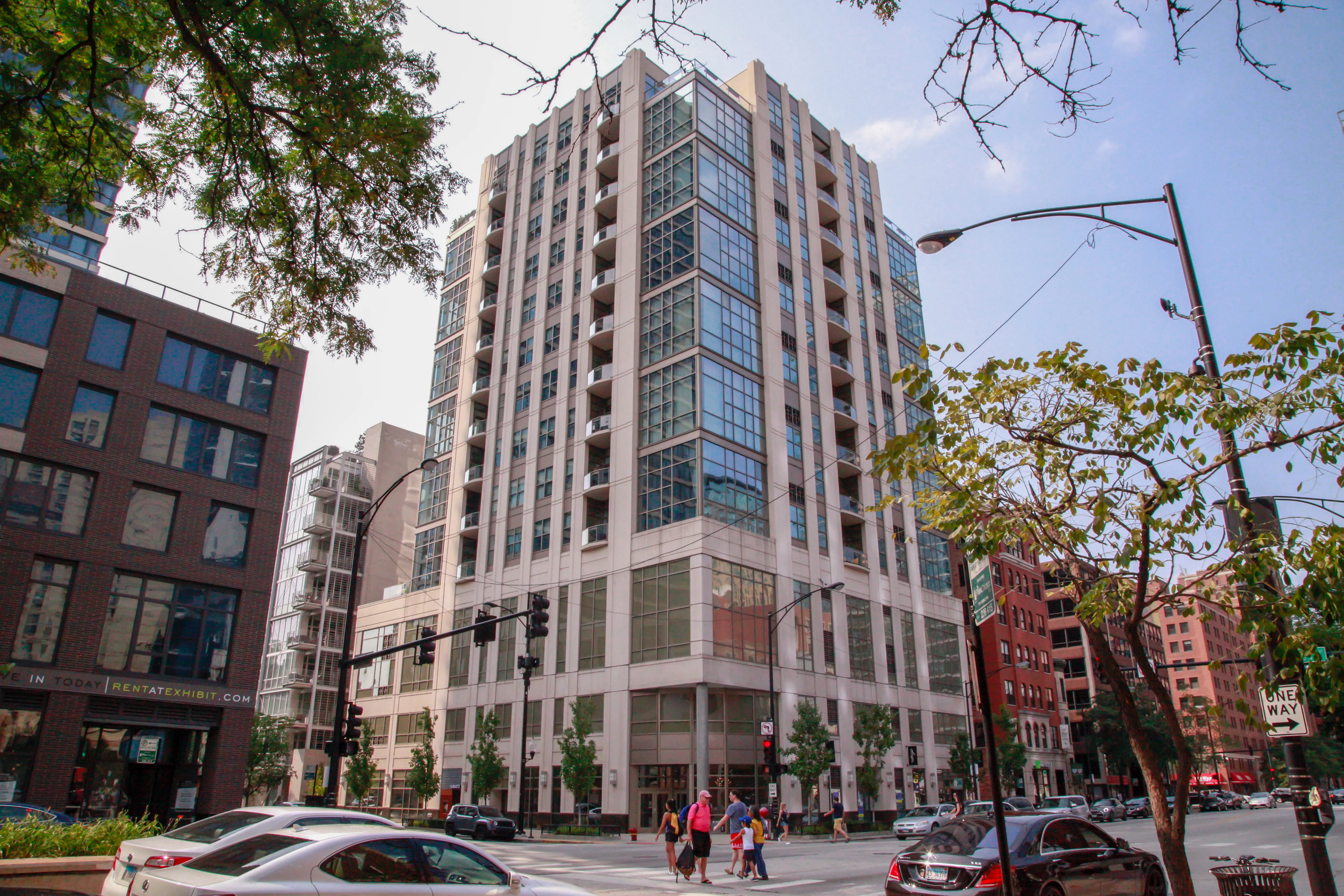 Superior at LaSalle Apartments