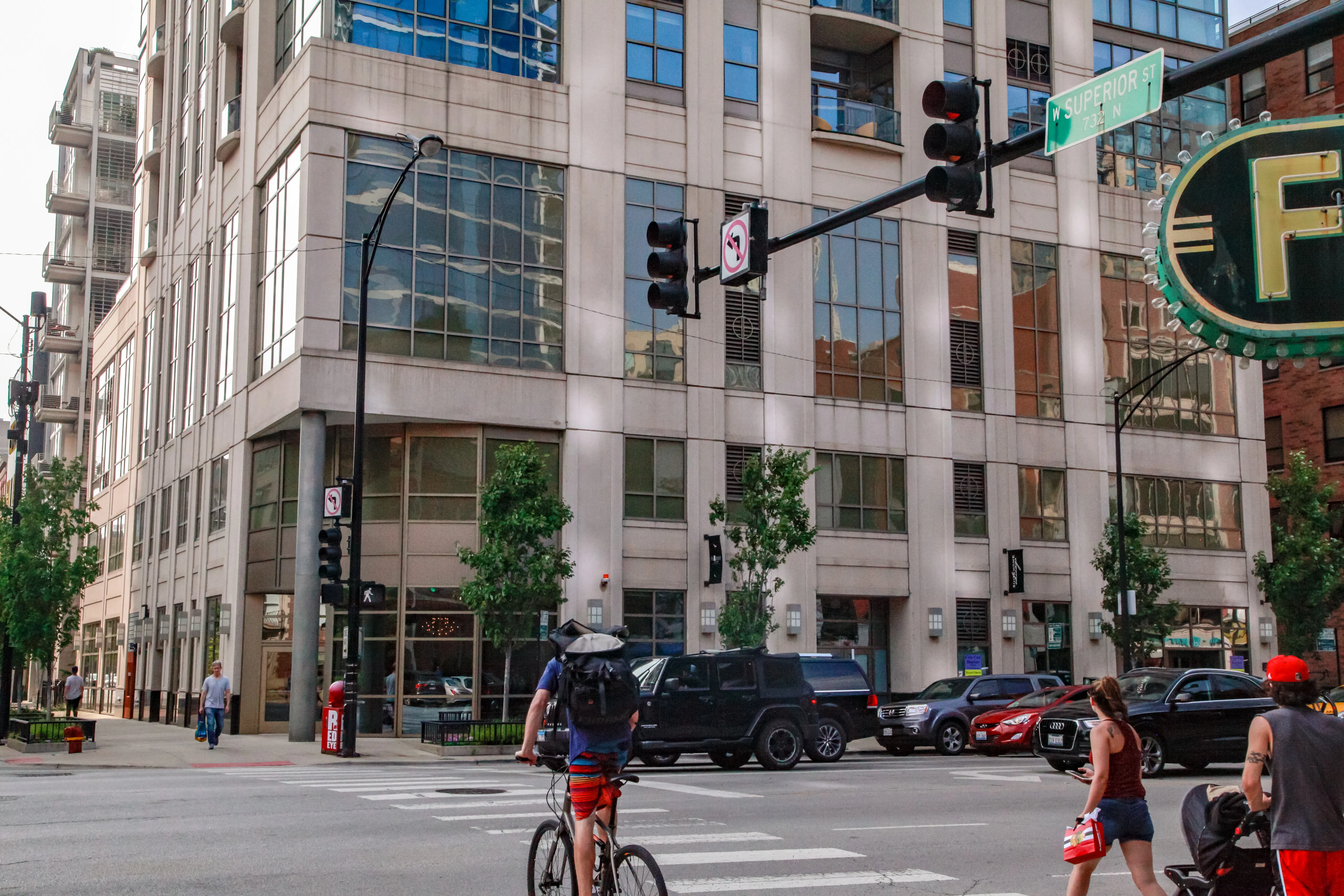 Superior at LaSalle Apartments