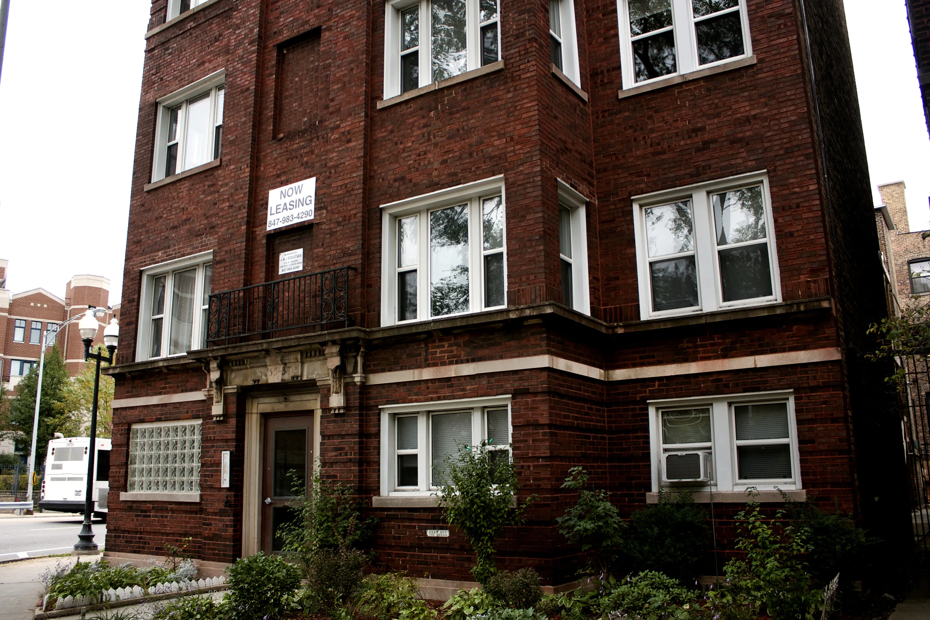 7735 N SHERIDAN RD 60626-7735 Sheridan-Chicago-IL