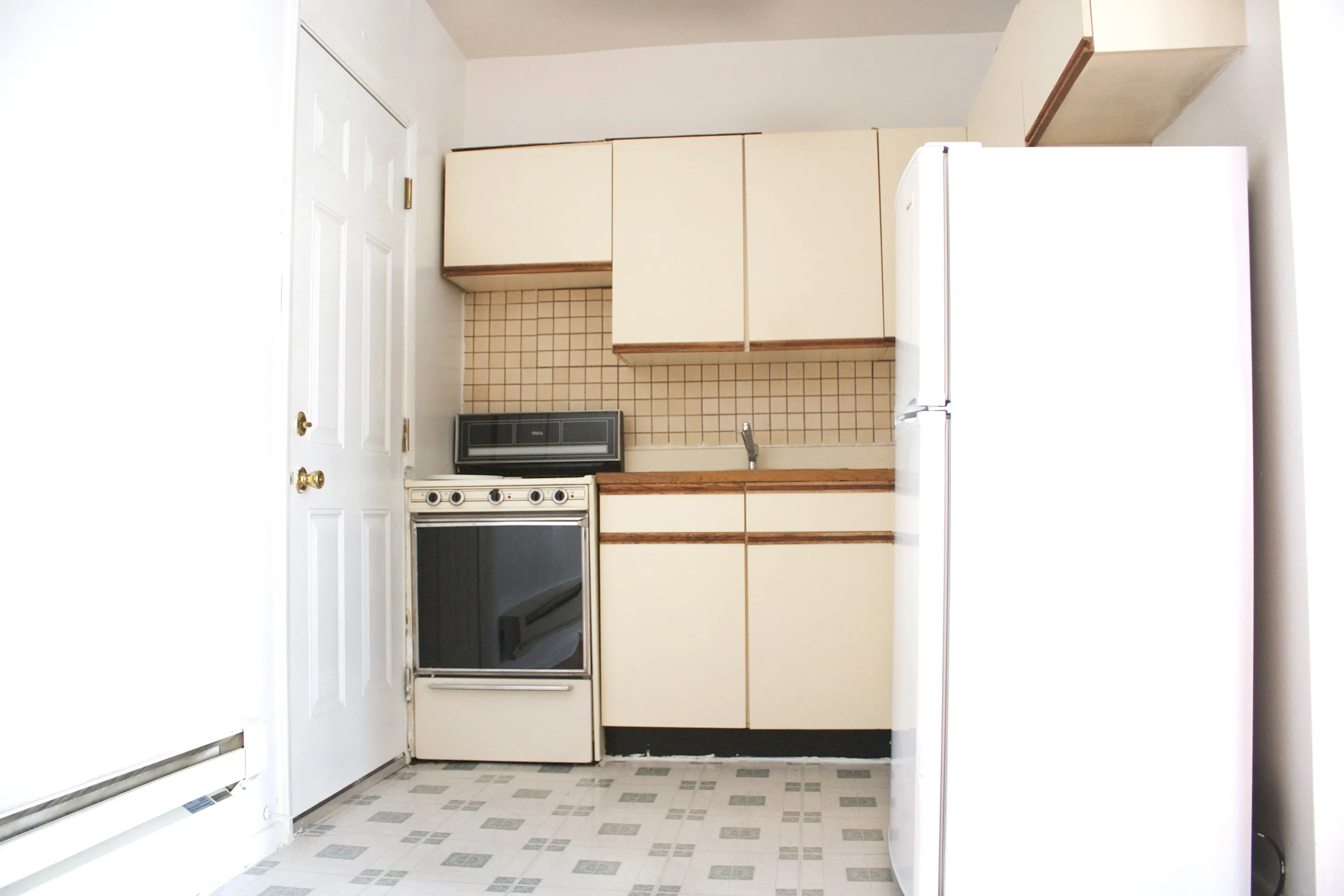 exterior of 4501 North Malden Apartments in Uptown Chicago