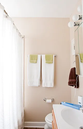 furnished living room apt 601 at 1939 N Lincoln Apartments in Lincoln Park 