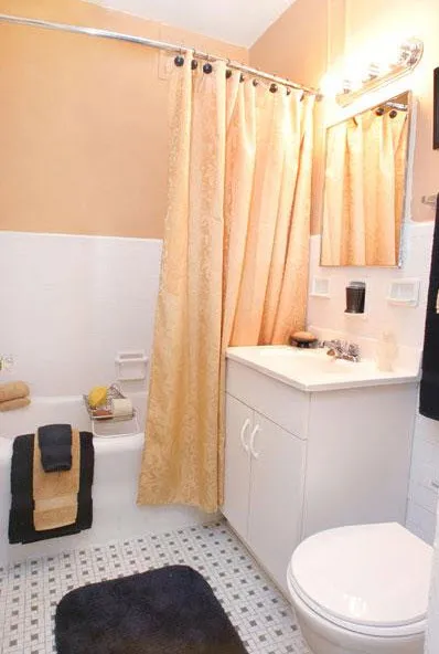 exterior view of Scholars Corner Apartments in Hyde Park Chicago