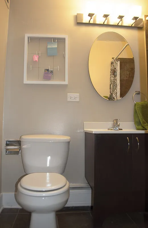 model apartment kitchen at 1410 Chicago Apartments in Evanston, IL